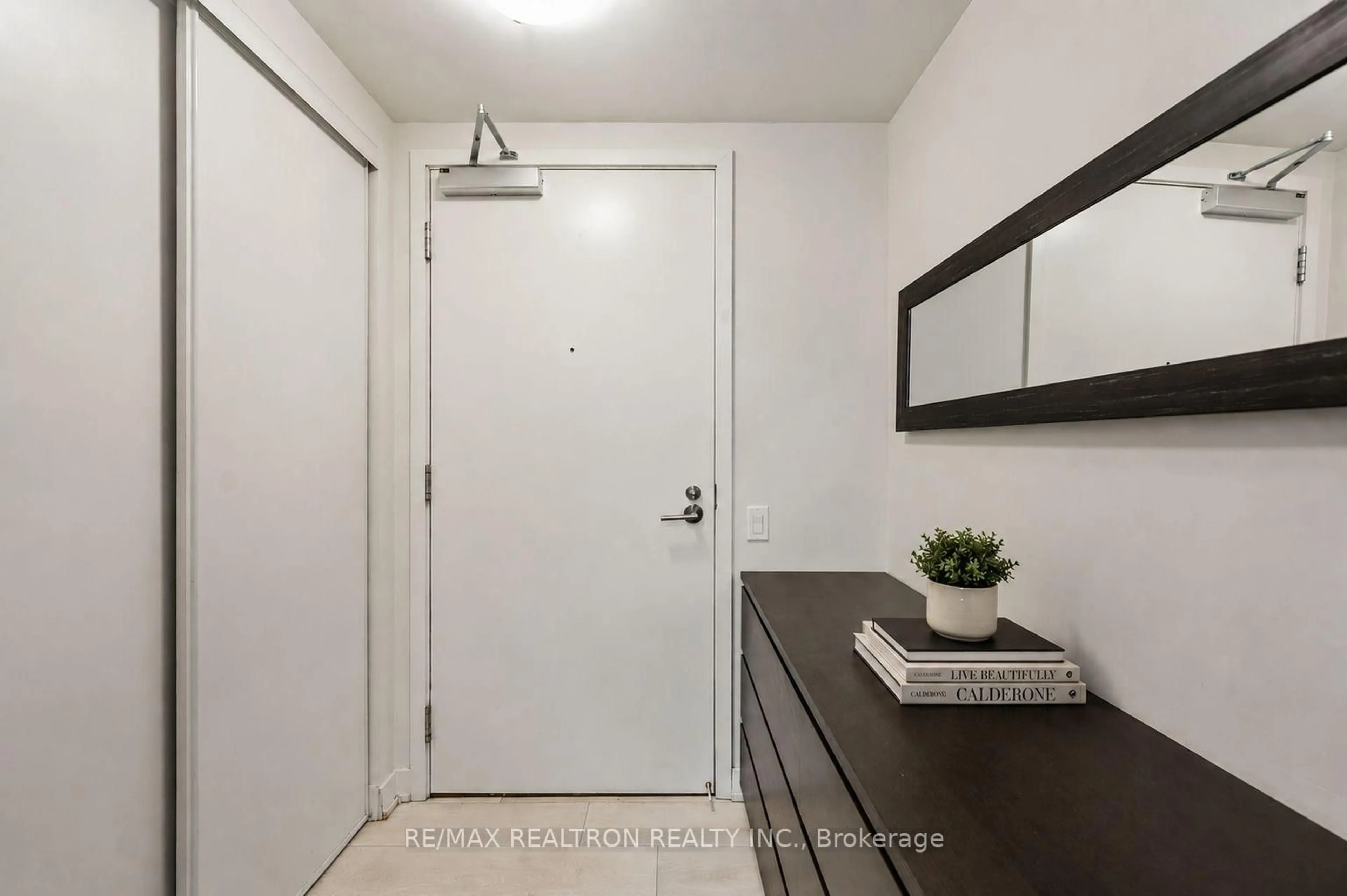 Indoor entryway for 6 Sonic Way #N2010, Toronto Ontario M3C 0P1