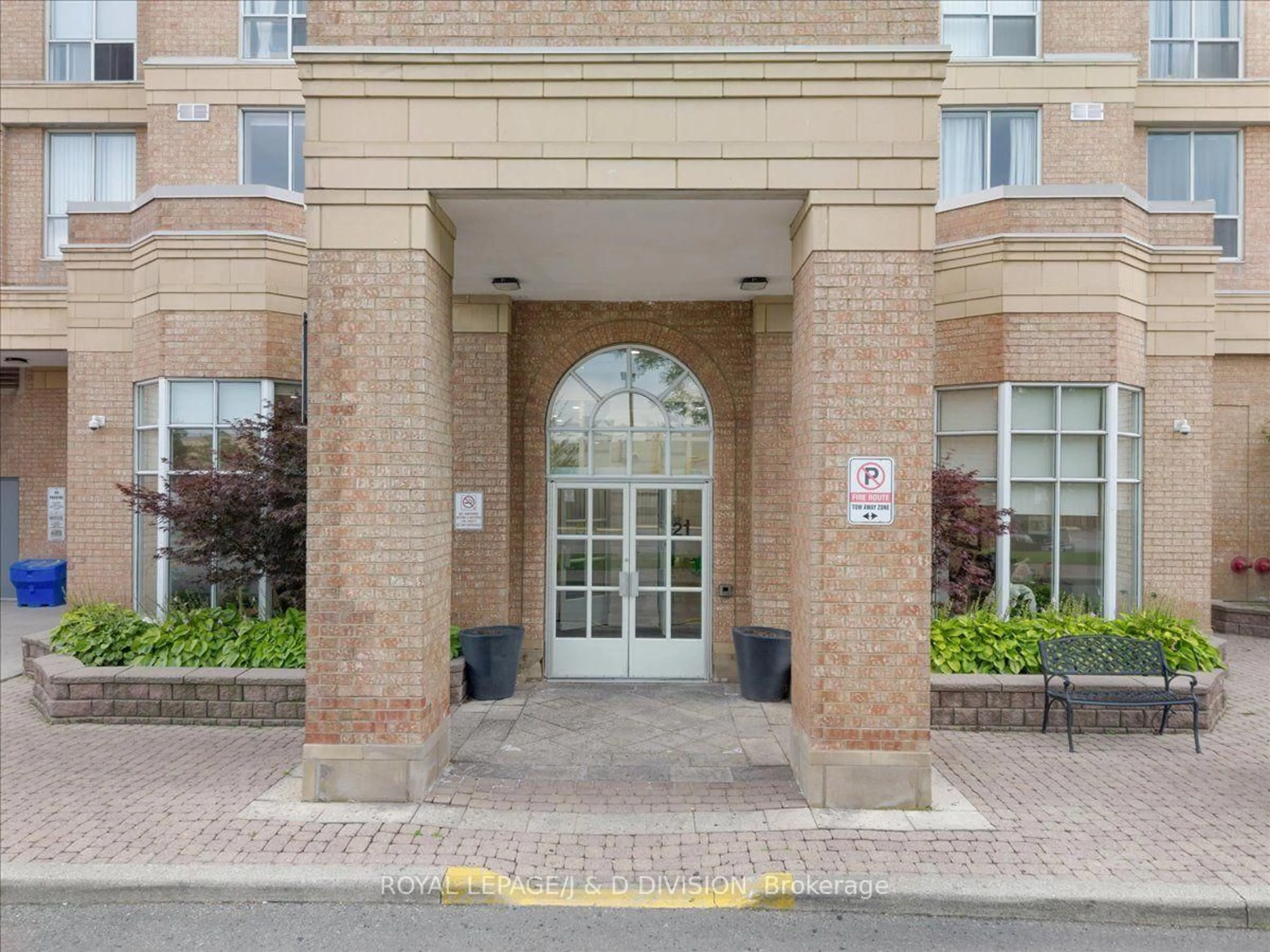 Indoor foyer for 21 Overlea Blvd #1306, Toronto Ontario M4H 1P2