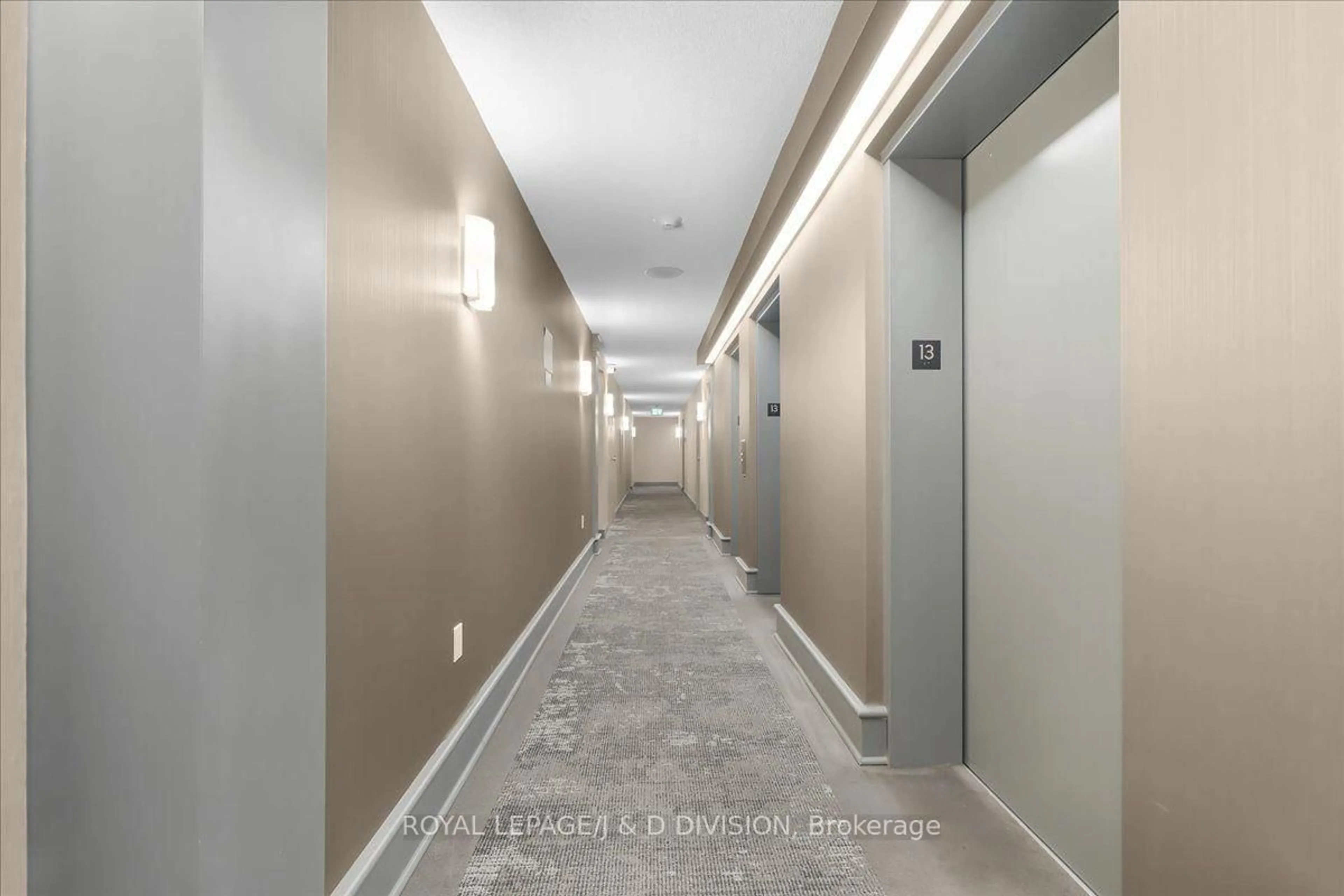 Indoor foyer for 21 Overlea Blvd #1306, Toronto Ontario M4H 1P2