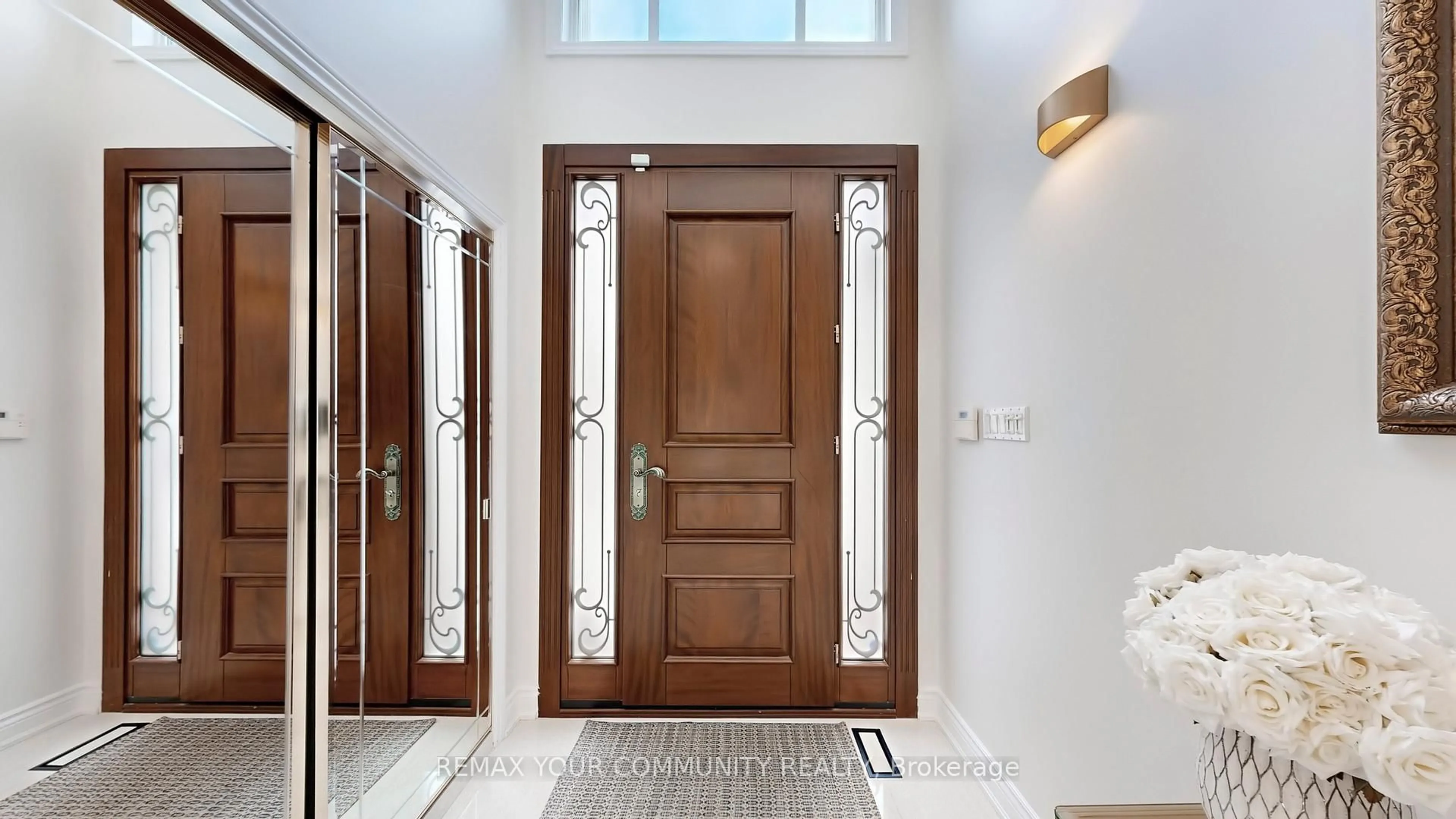 Indoor entryway for 187 Patricia Ave, Toronto Ontario M2M 1J6
