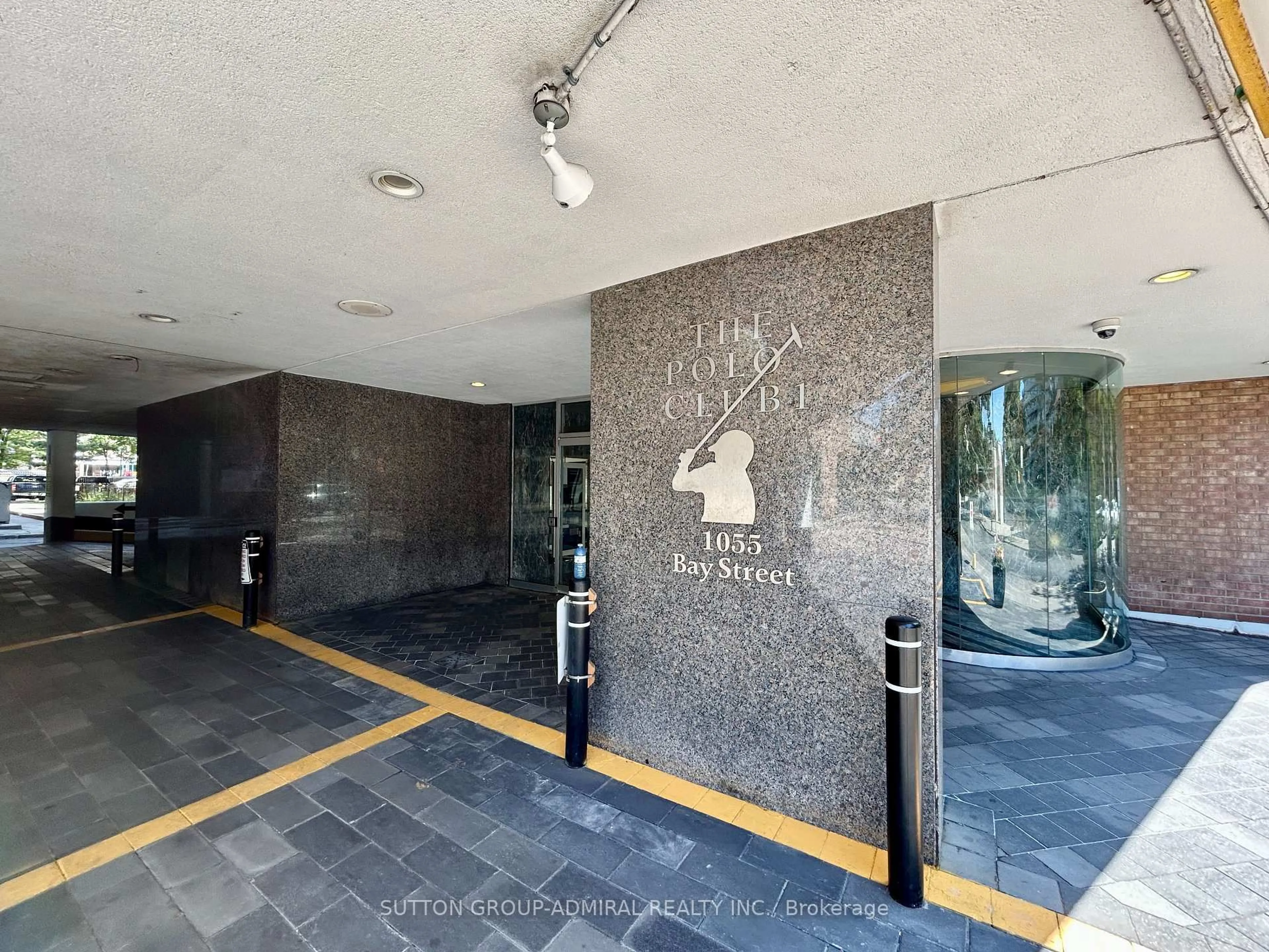 Indoor foyer for 1055 Bay St #1611, Toronto Ontario M5S 3A3