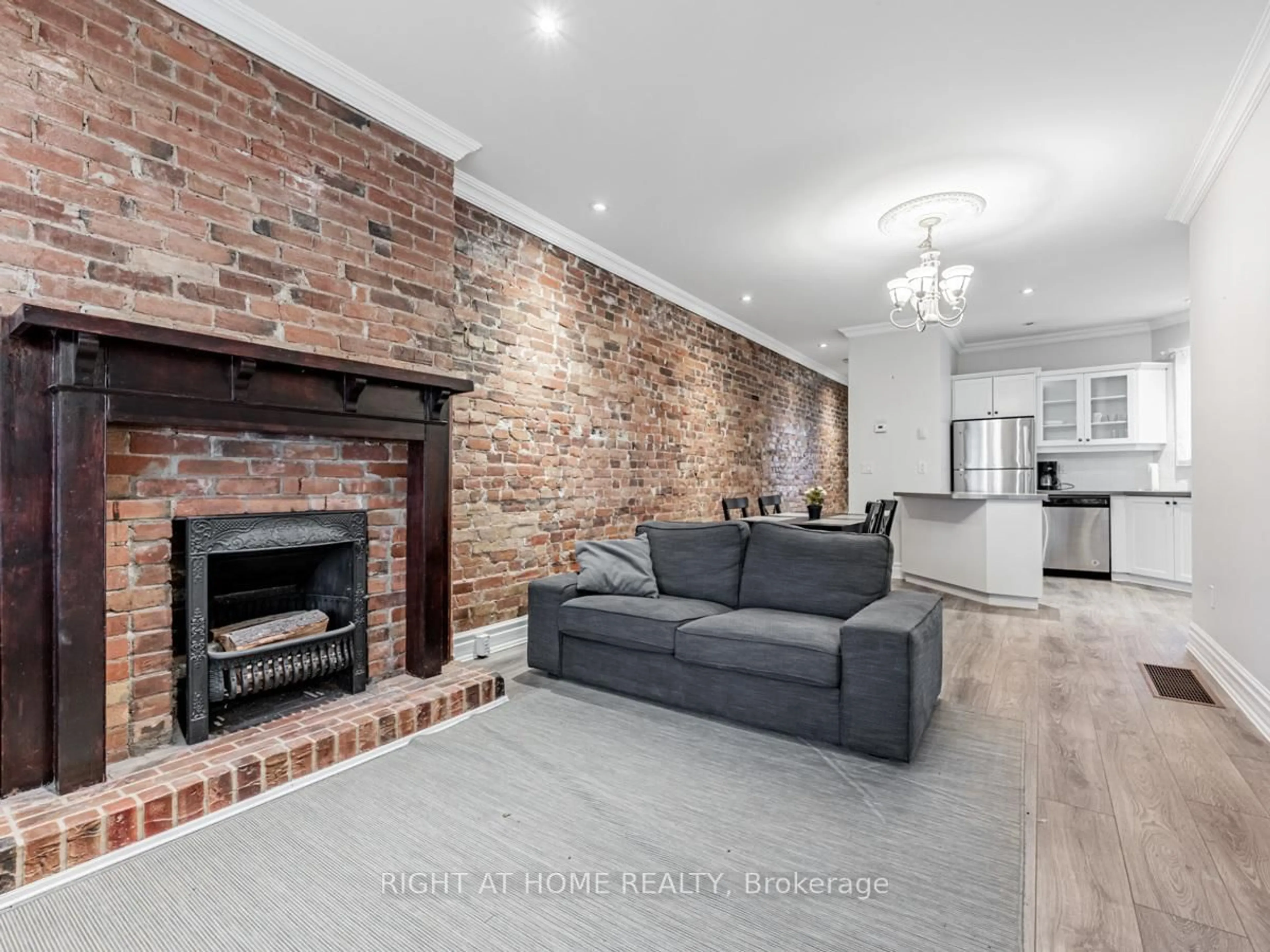 Living room with furniture, unknown for 10 St Annes Rd, Toronto Ontario M6J 2C1