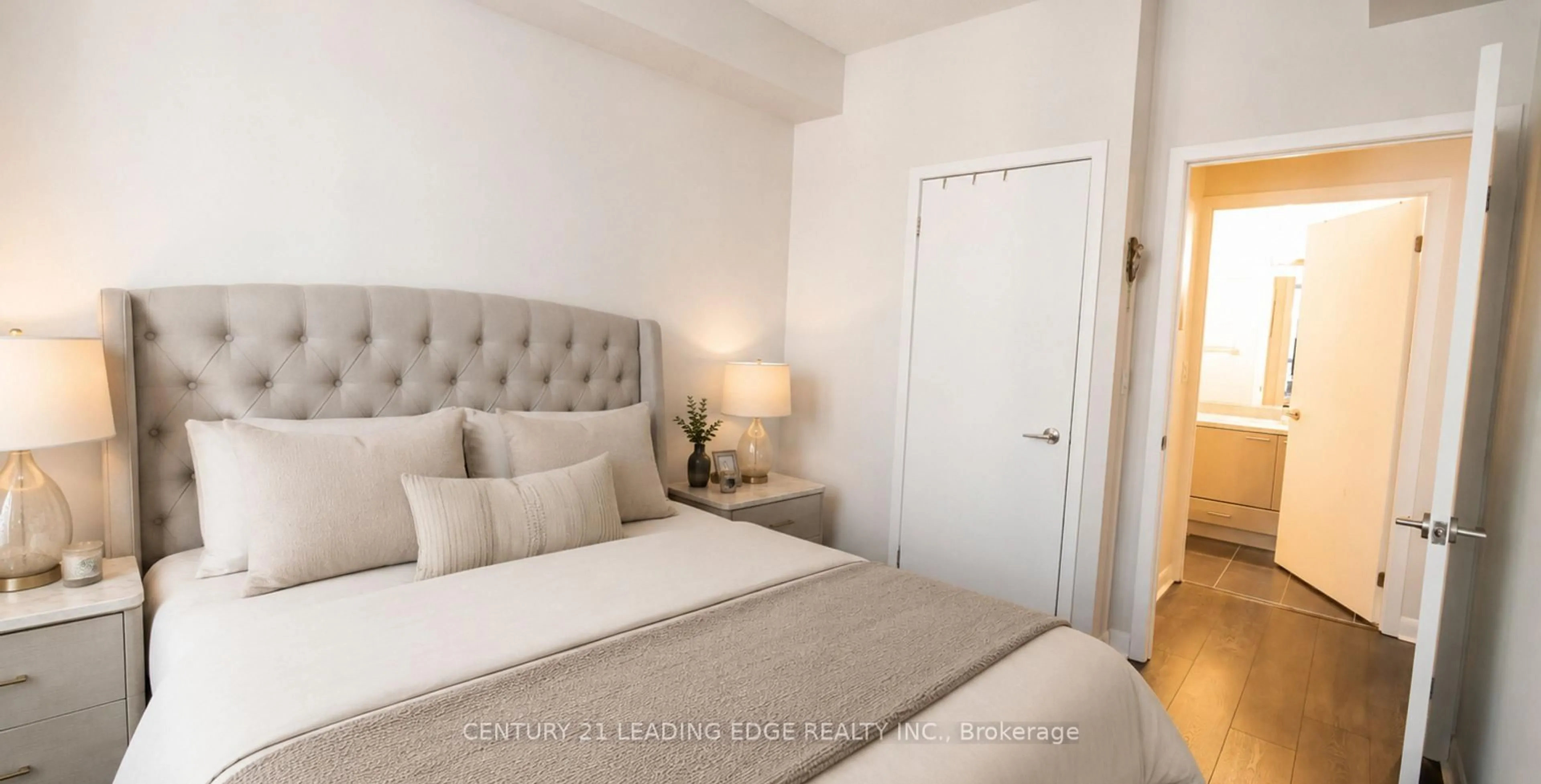 Bedroom with bed, unknown for 15 BRUYERES Mews #517, Toronto Ontario M5V 0A7