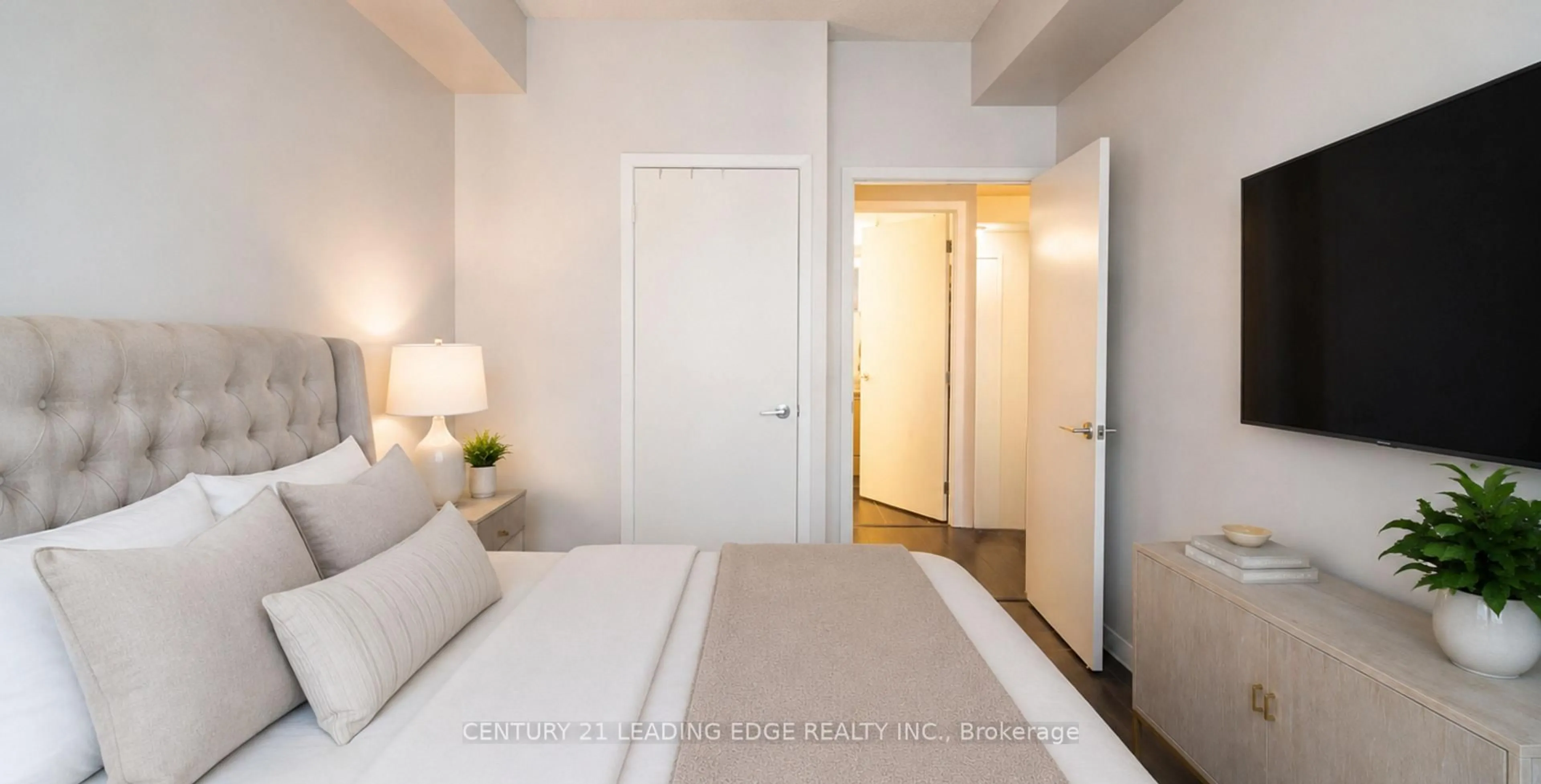 Bedroom with bed, unknown for 15 BRUYERES Mews #517, Toronto Ontario M5V 0A7