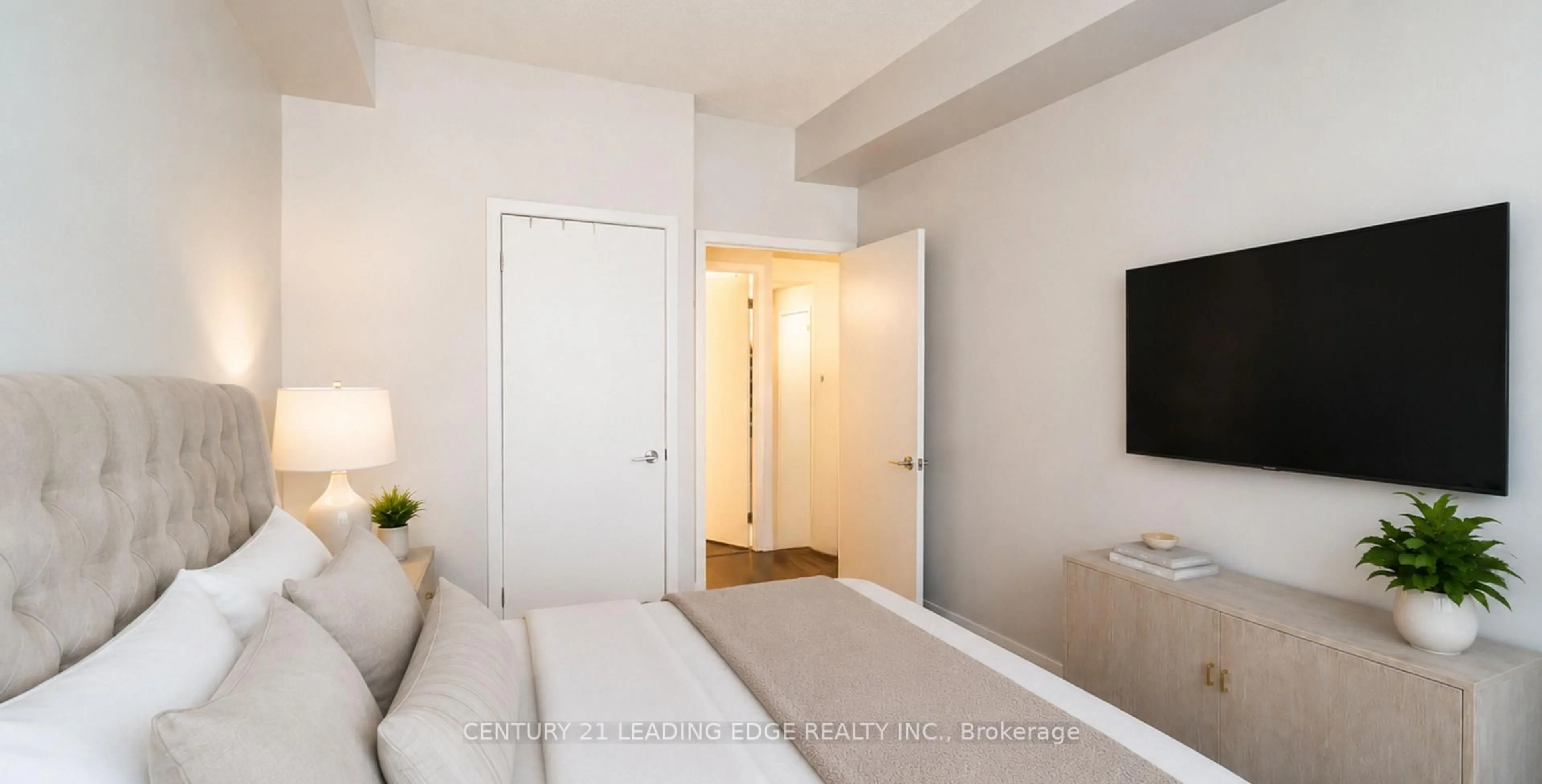 A pic of a room for 15 BRUYERES Mews #517, Toronto Ontario M5V 0A7