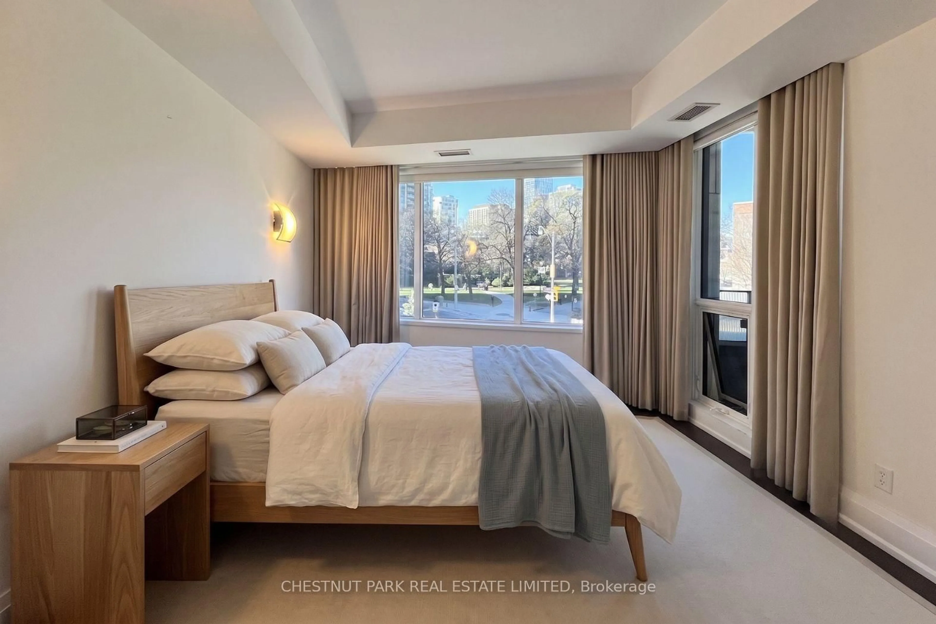 Bedroom with bed, unknown for 88 Davenport Rd #205, Toronto Ontario M5R 0A5