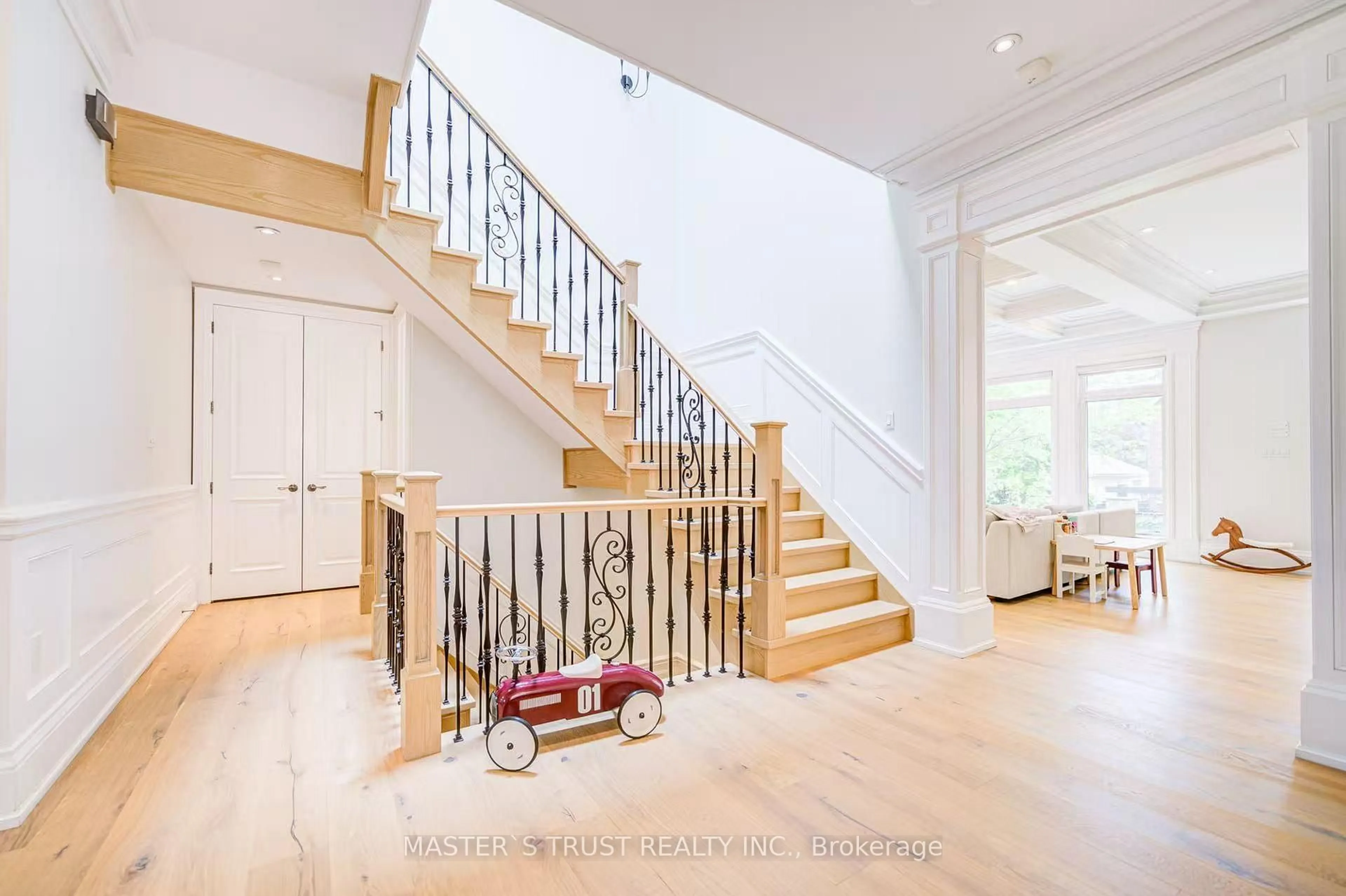 Stairs for 103 Burndale Ave, Toronto Ontario M2N 1S8