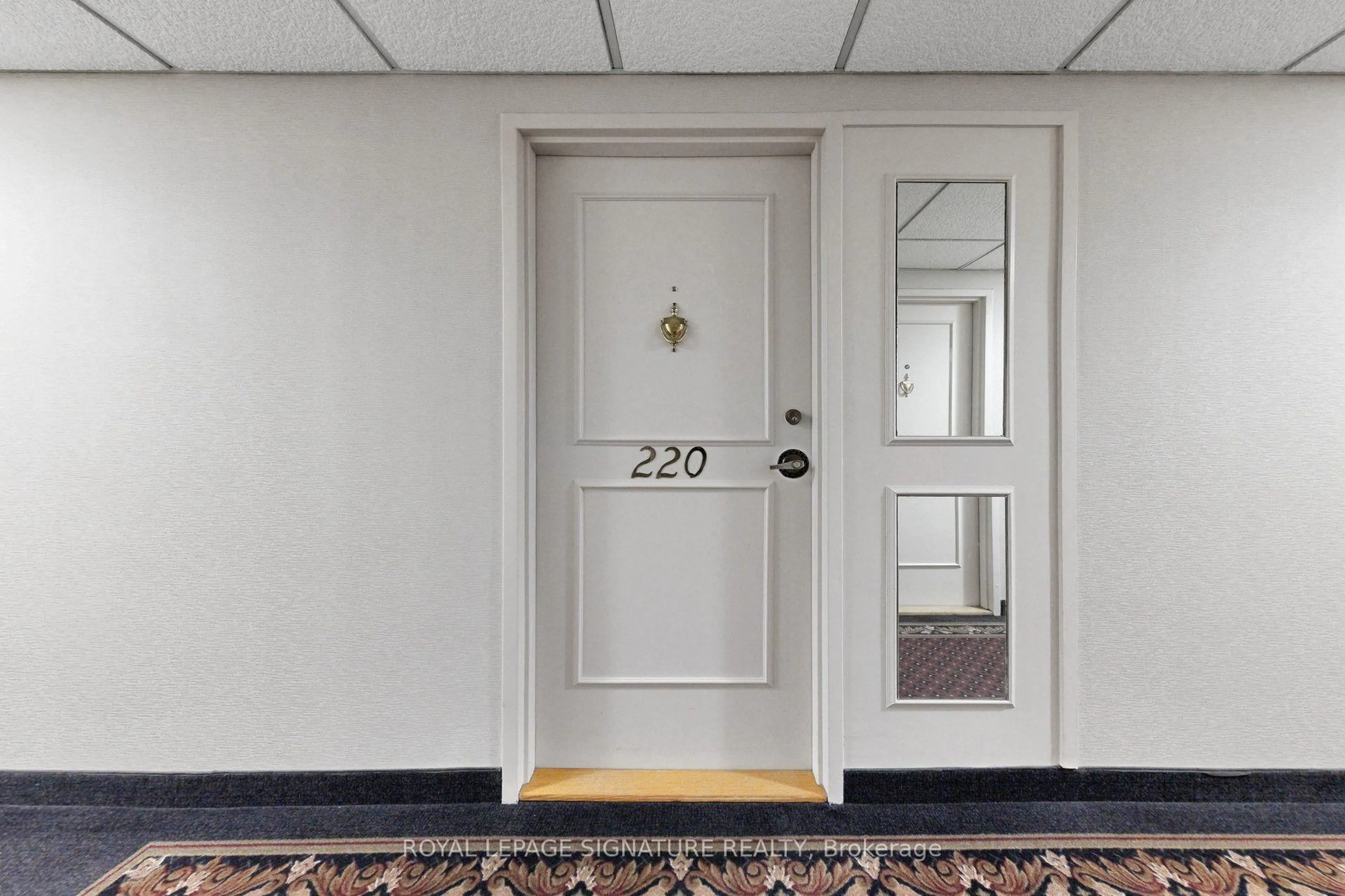 Indoor entryway for 4005 Don Mills Rd #220, Toronto Ontario M2H 3J9