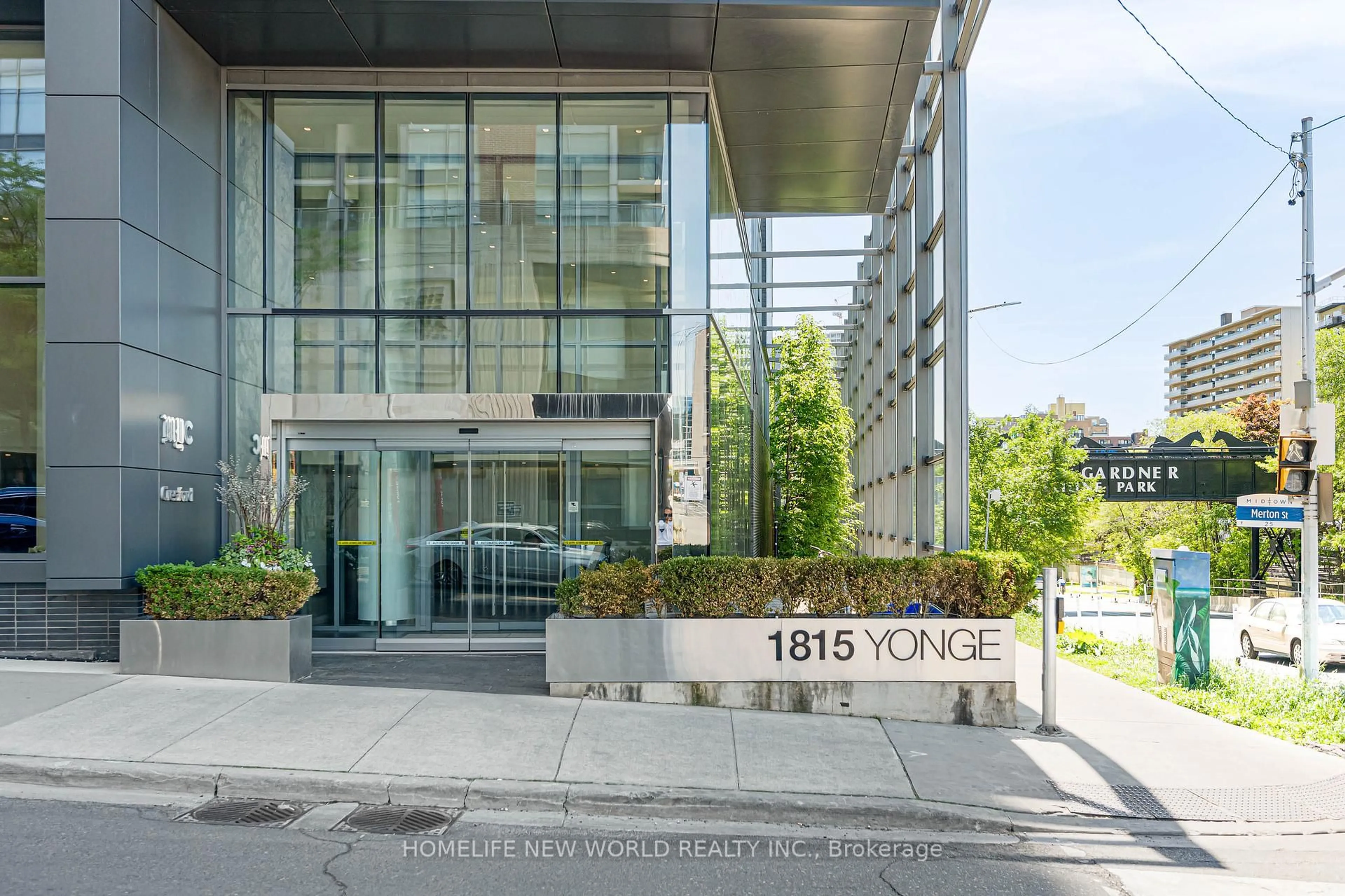Indoor foyer for 1815 Yonge St #1605, Toronto Ontario M4T 2A4