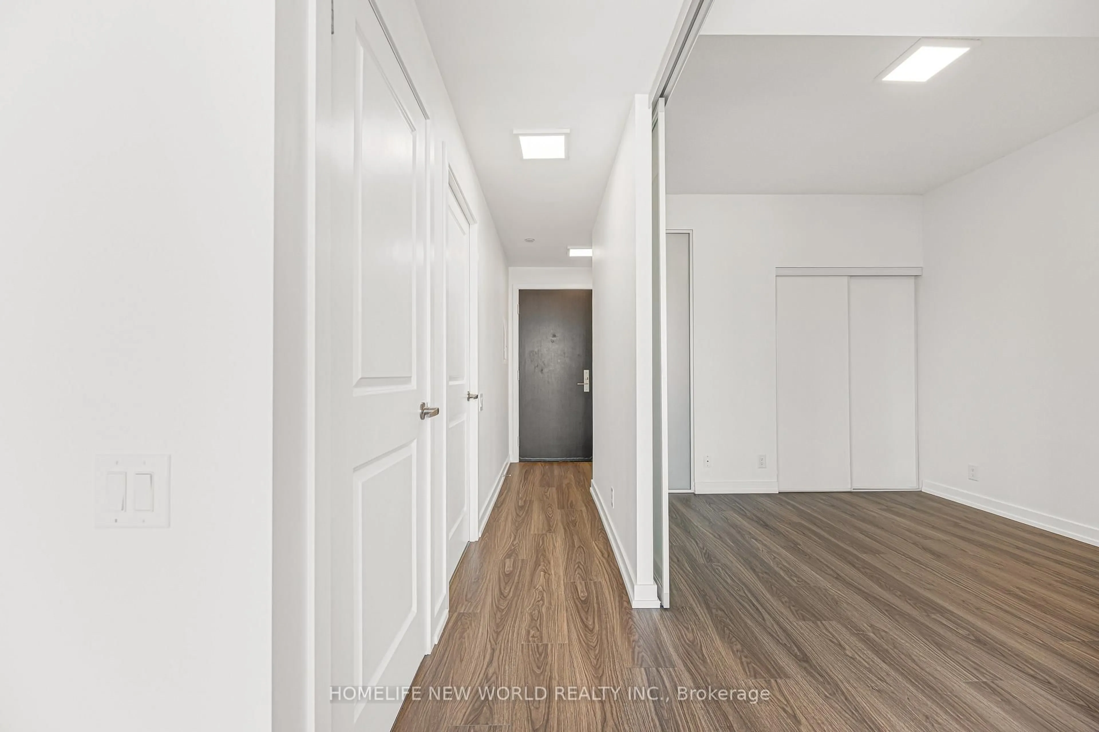 Indoor foyer for 1815 Yonge St #1605, Toronto Ontario M4T 2A4
