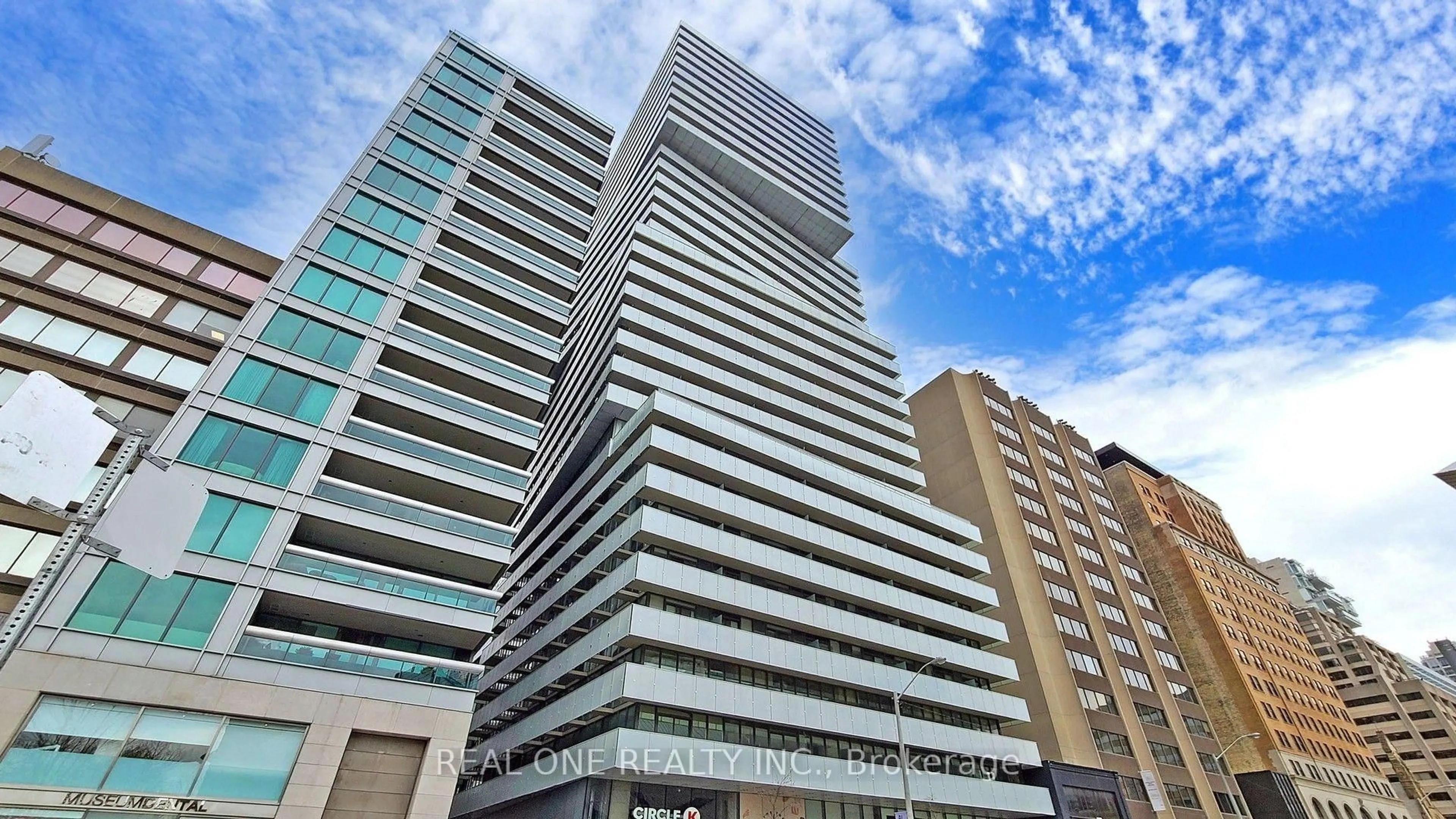 Indoor foyer for 200 Bloor St #1808, Toronto Ontario M5S 1T8