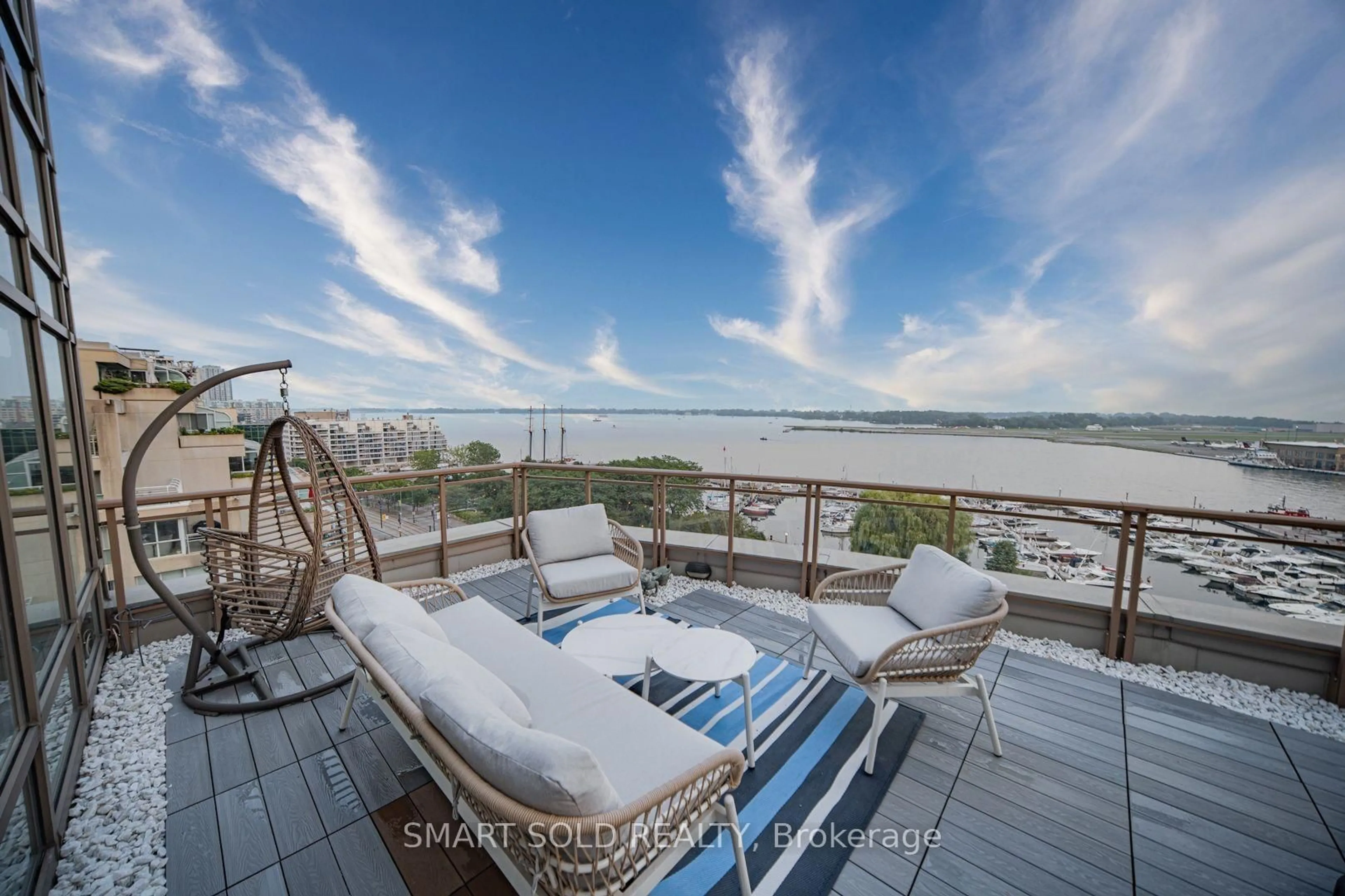 Patio, water/lake/river/ocean view for 500 Queens Quay #Ph01E, Toronto Ontario M5V 3K8