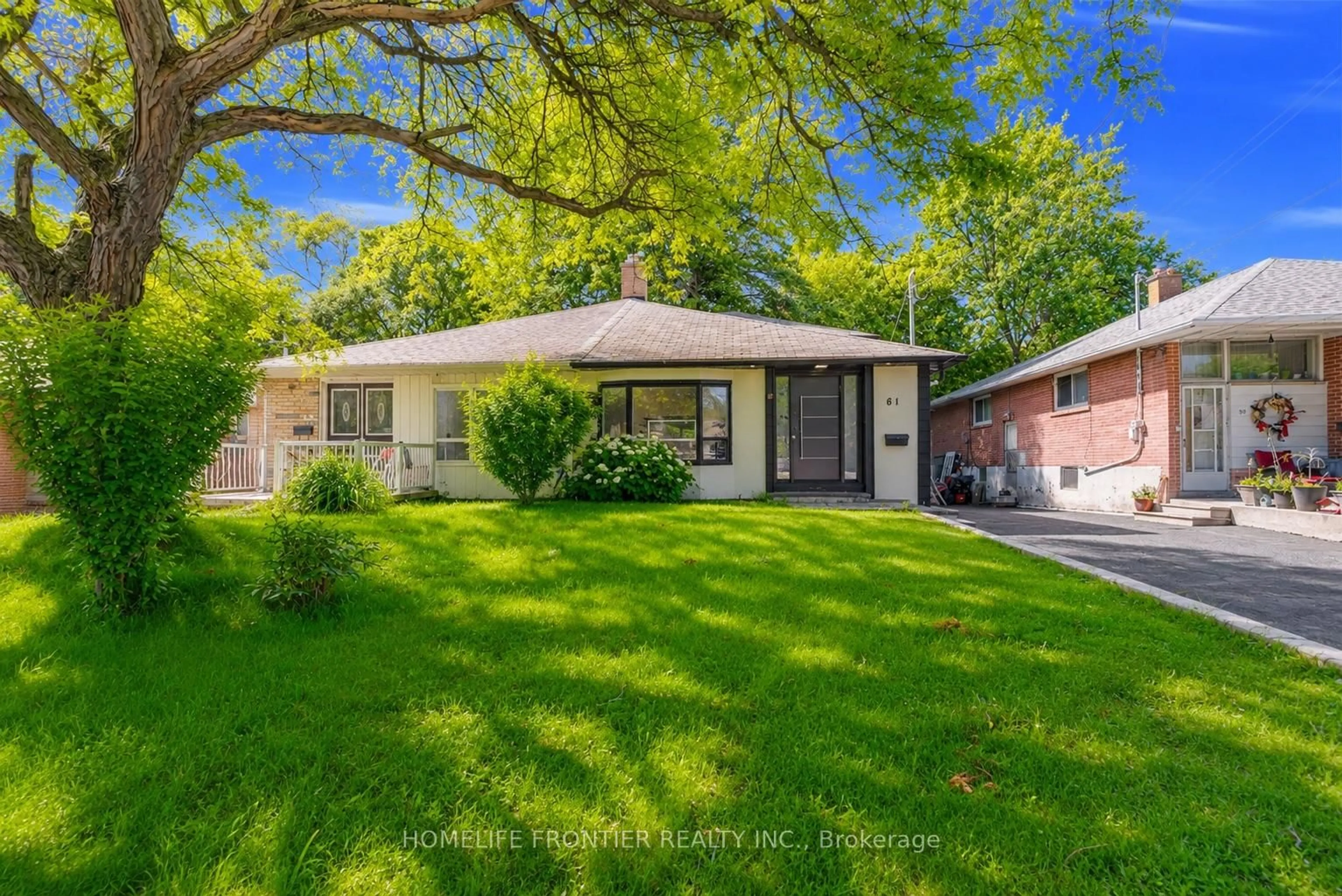 A pic from outside/outdoor area/front of a property/back of a property/a pic from drone, street for 61 Sundial Cres, Toronto Ontario M4A 2J7