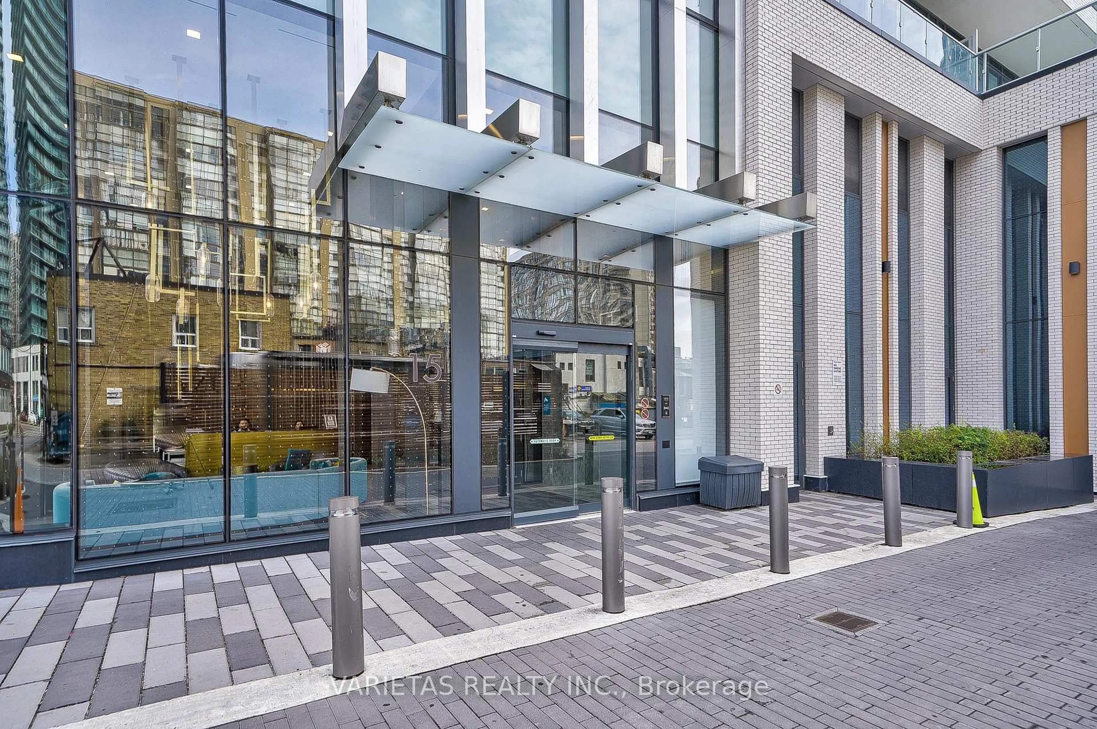 Indoor foyer for 15 Holmes Ave #1906, Toronto Ontario M2N 0L4