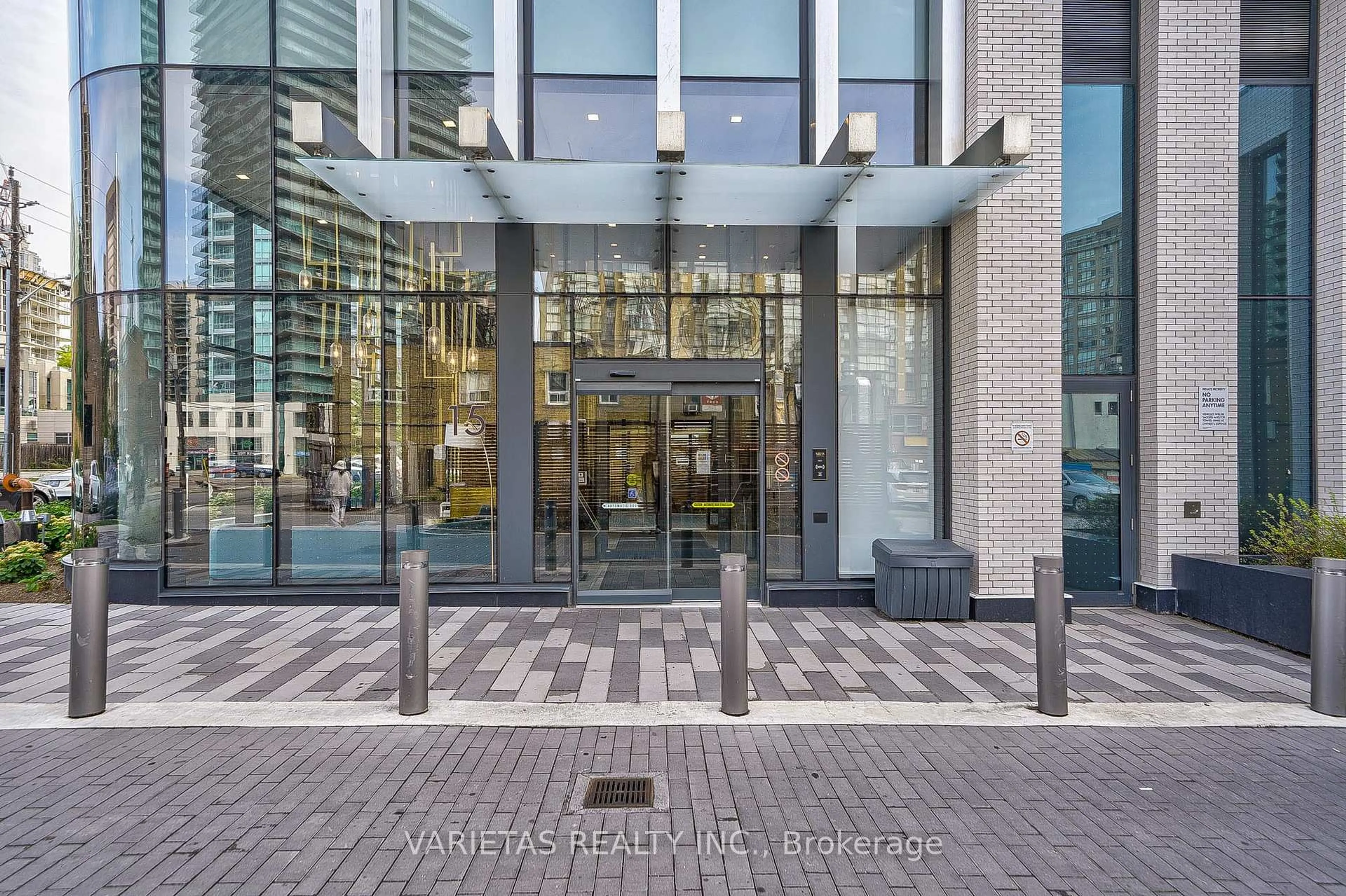 Indoor foyer for 15 Holmes Ave #1906, Toronto Ontario M2N 0L4