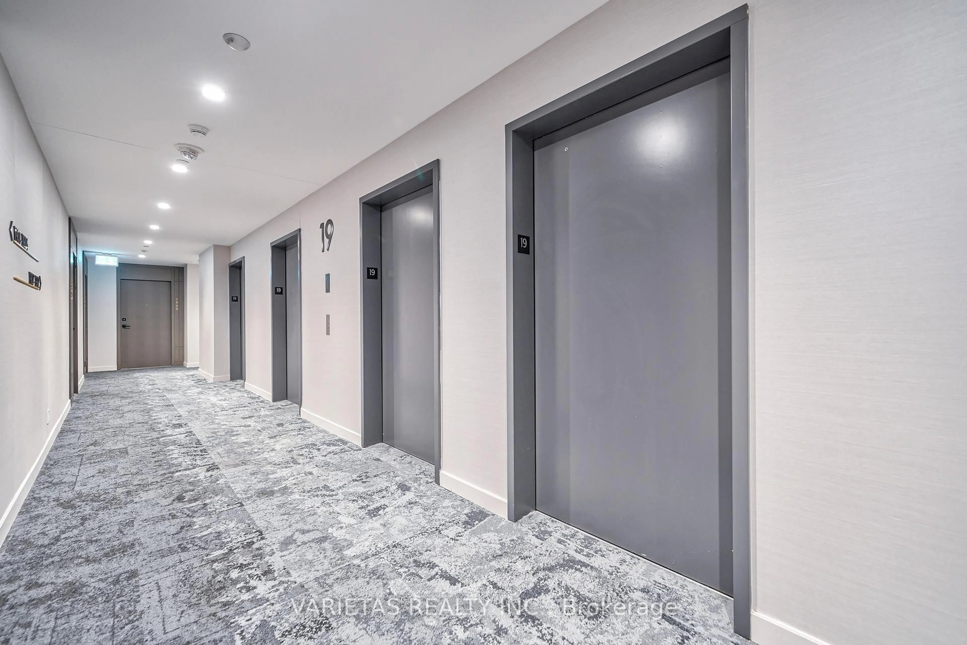 Indoor foyer for 15 Holmes Ave #1906, Toronto Ontario M2N 0L4