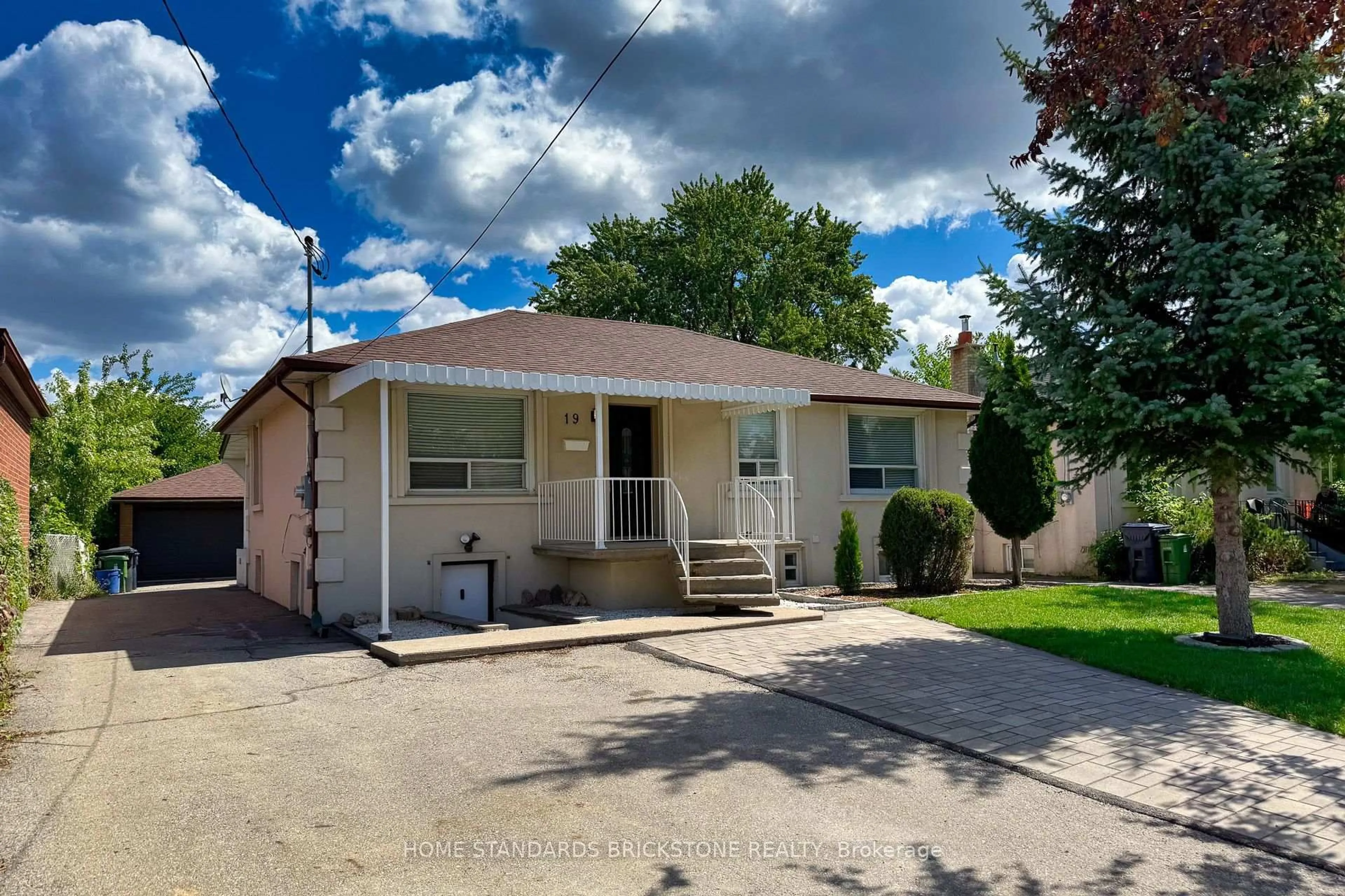 Home with vinyl exterior material, street for 19 Granite St, Toronto Ontario M3H 3K1