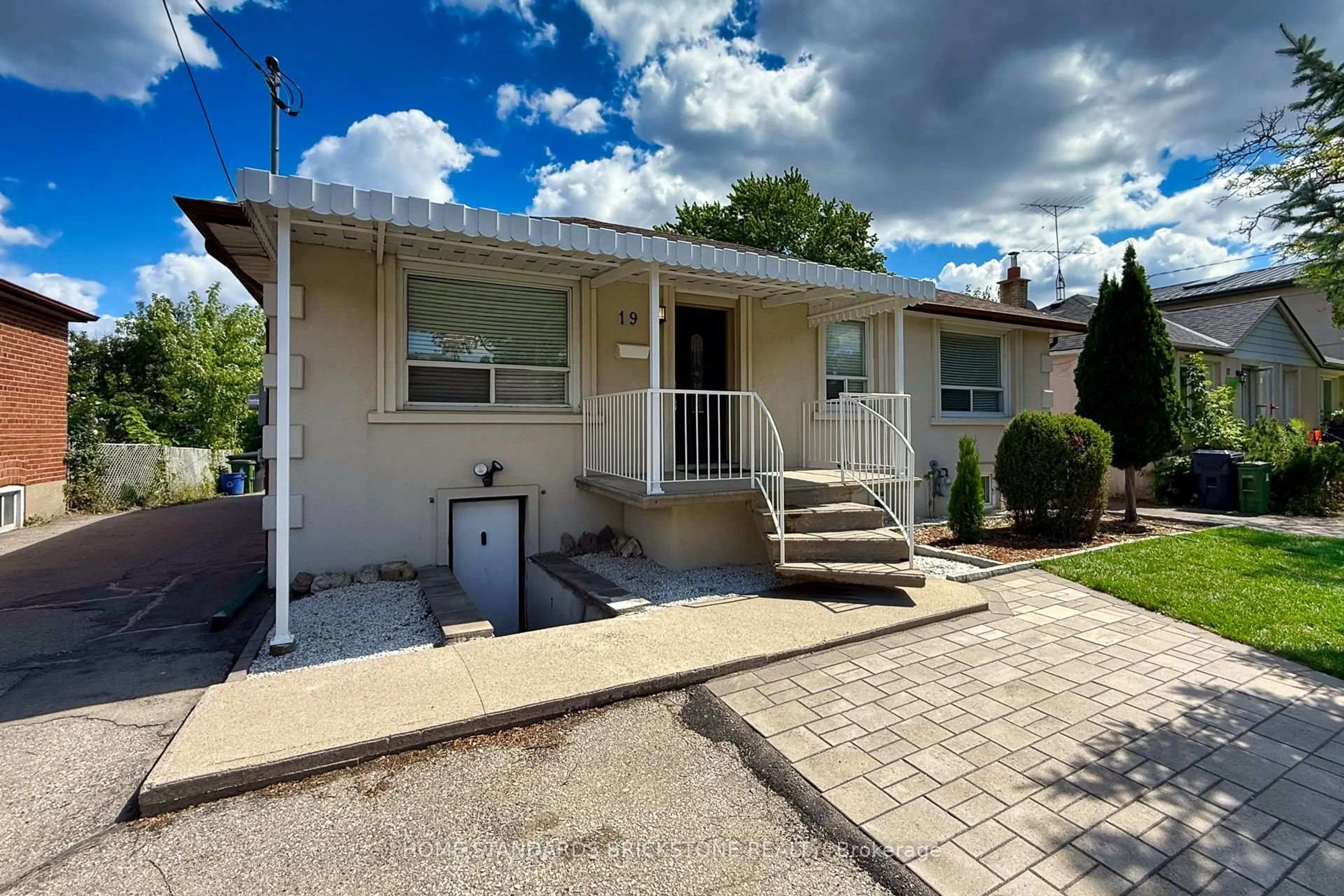 Home with vinyl exterior material, street for 19 Granite St, Toronto Ontario M3H 3K1