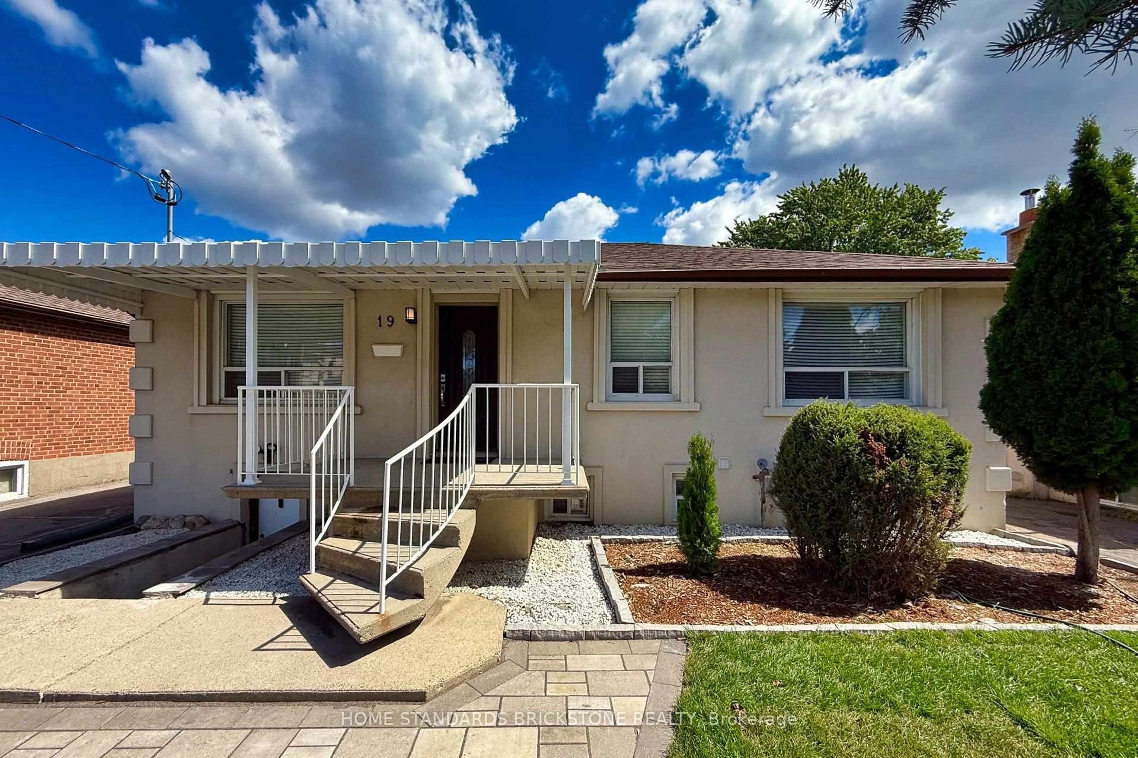 Home with vinyl exterior material, street for 19 Granite St, Toronto Ontario M3H 3K1