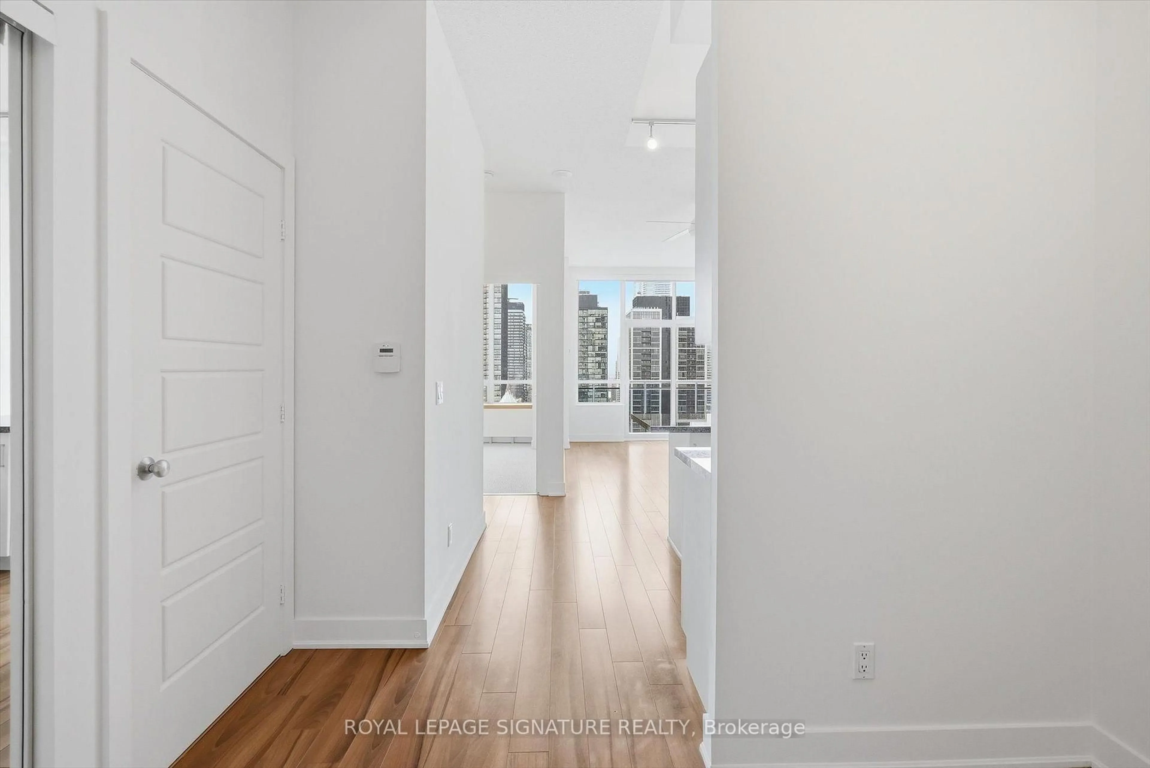 Indoor entryway for 28 Linden St #PH7, Toronto Ontario M4Y 0A4