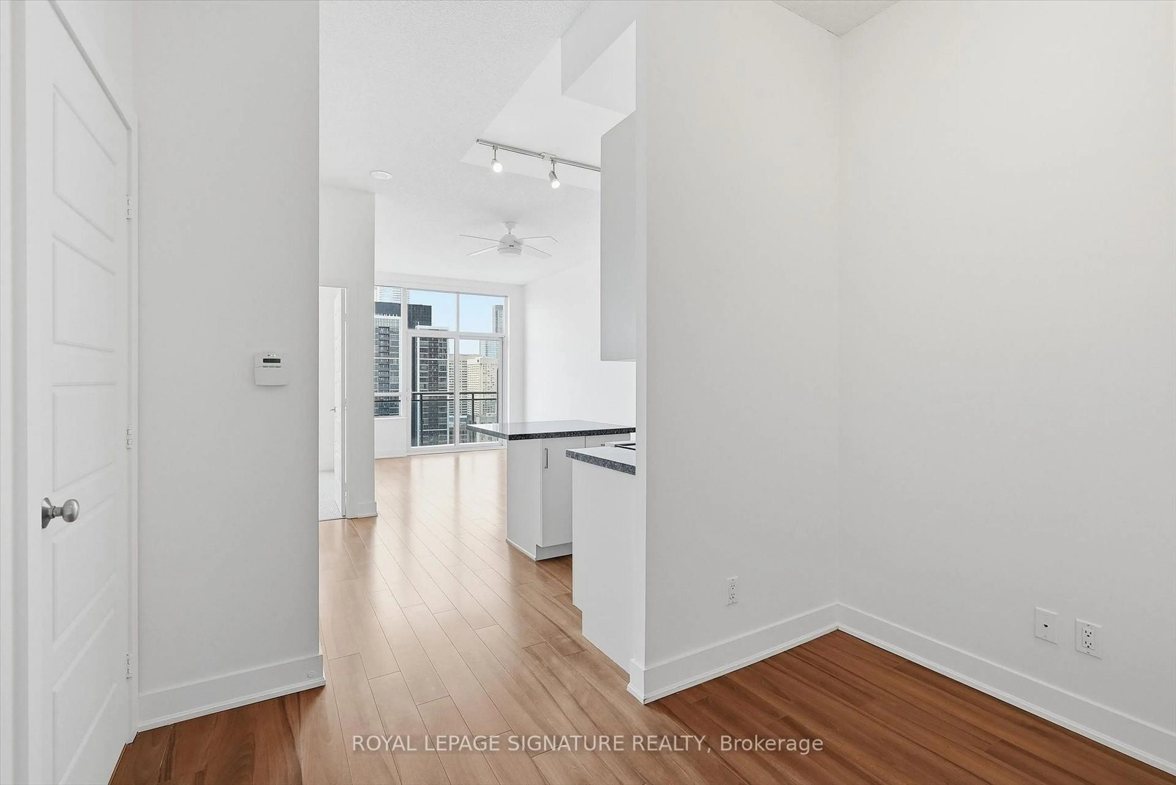 A pic of a room for 28 Linden St #PH7, Toronto Ontario M4Y 0A4