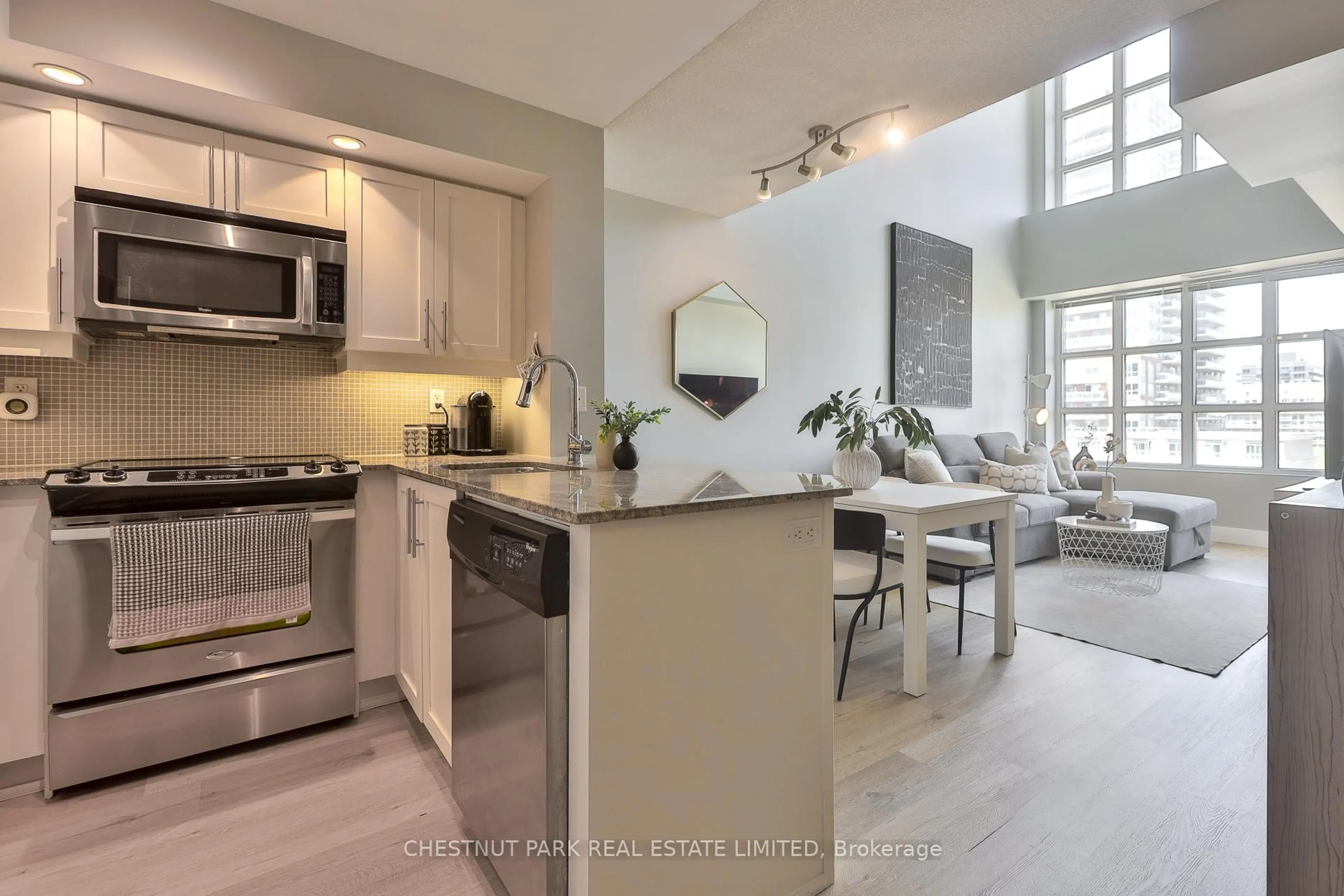 Open concept kitchen, ceramic/tile floor for 65 East Liberty St #913, Toronto Ontario M6K 3R2