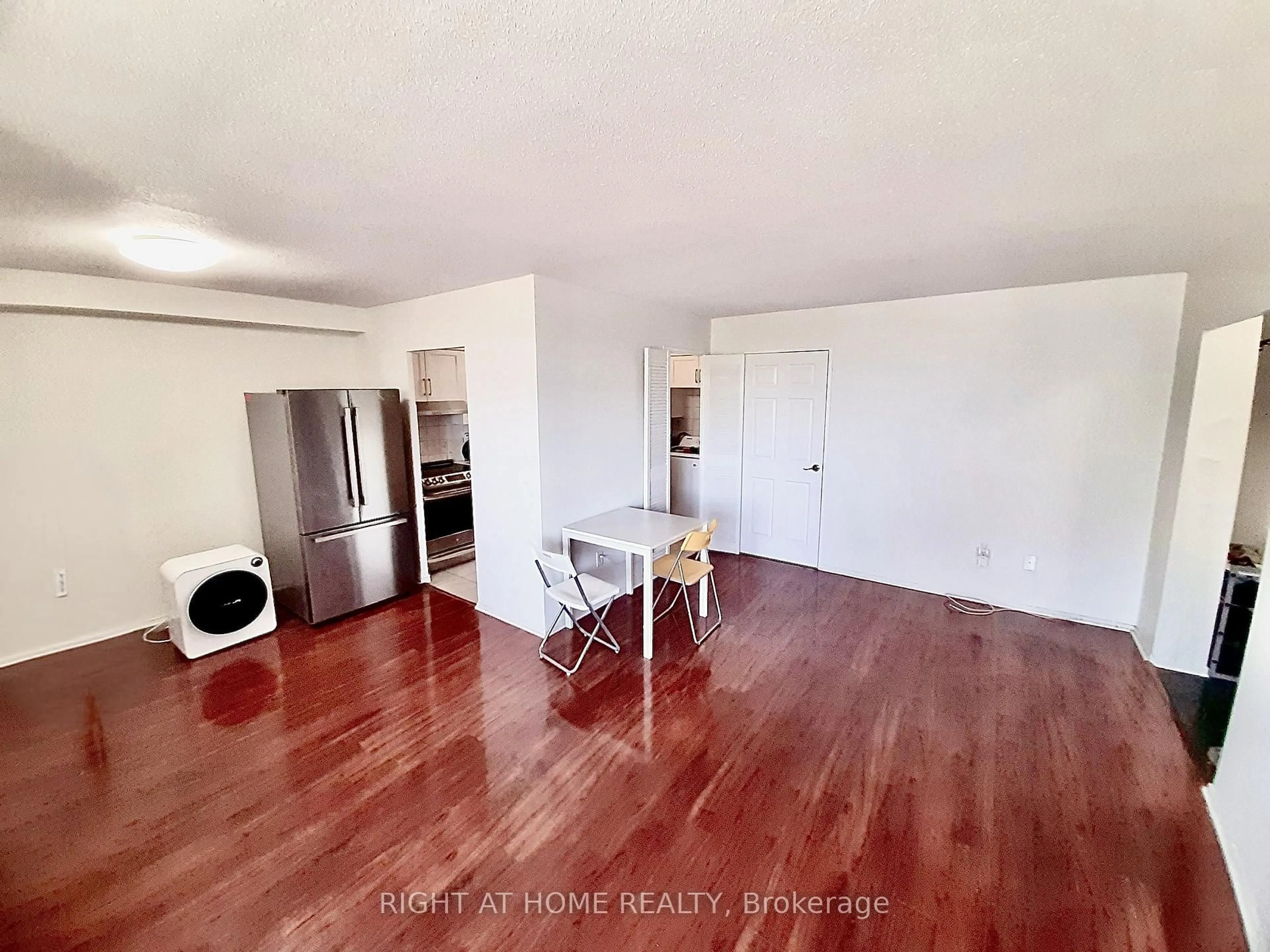 A pic of a room for 20 Edgecliff Gfwy #1008, Toronto Ontario M3C 3A4