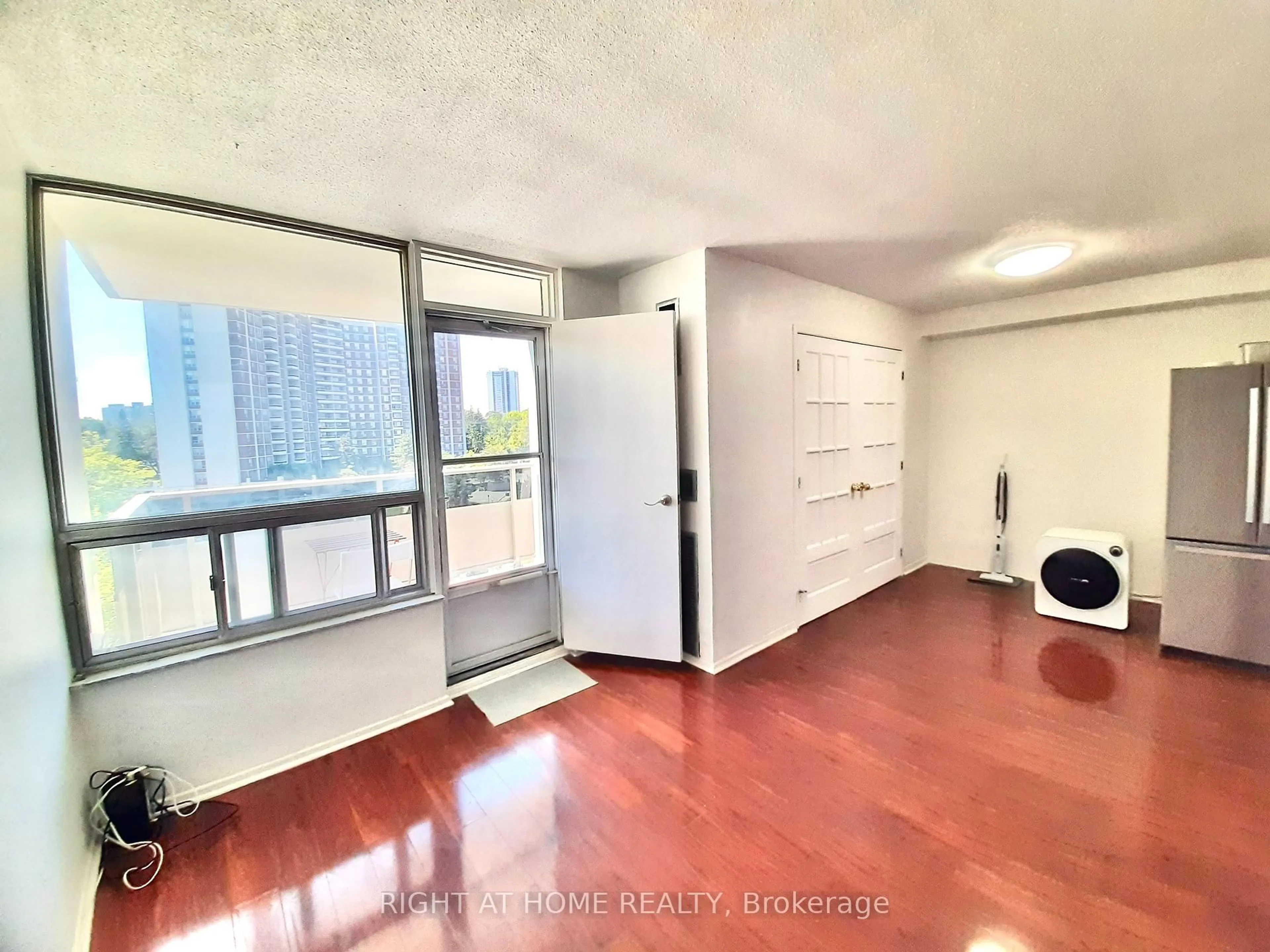 A pic of a room for 20 Edgecliff Gfwy #1008, Toronto Ontario M3C 3A4
