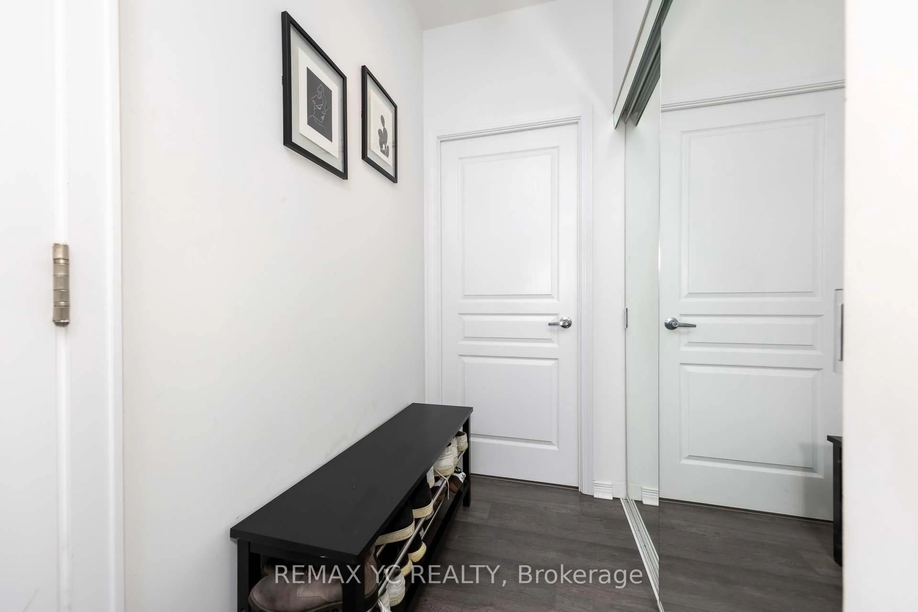 Indoor entryway for 352 Front St #PH09, Toronto Ontario M5V 0K3