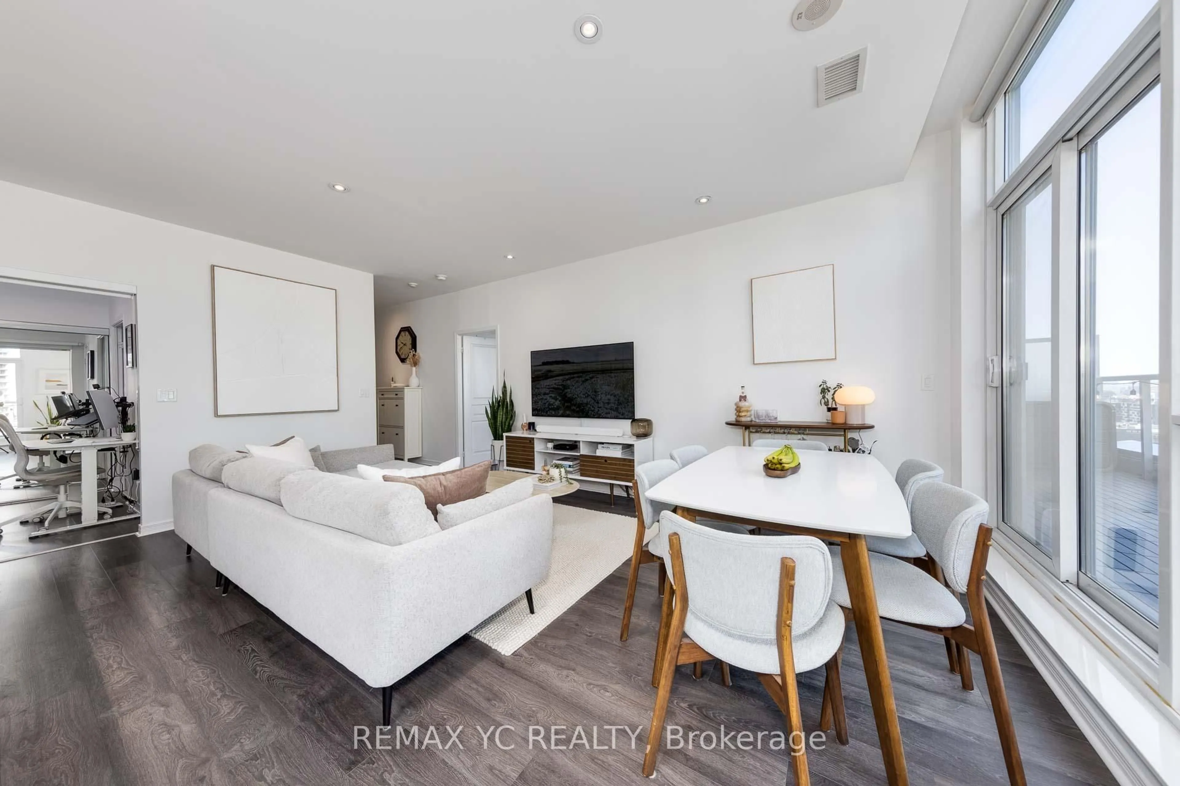Living room with furniture, unknown for 352 Front St #PH09, Toronto Ontario M5V 0K3