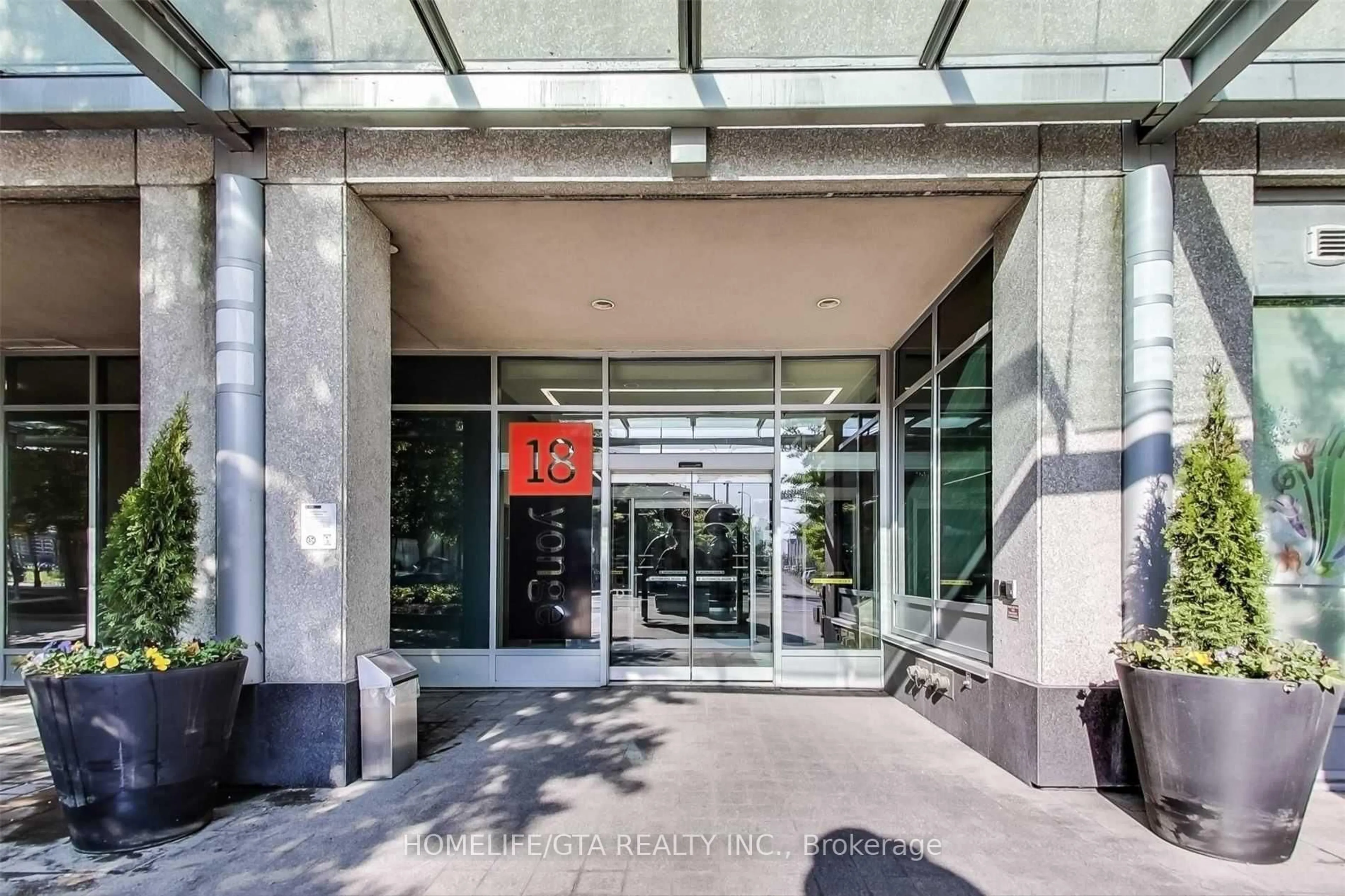 Indoor foyer for 18 Yonge St #1114, Toronto Ontario M5E 1Z8