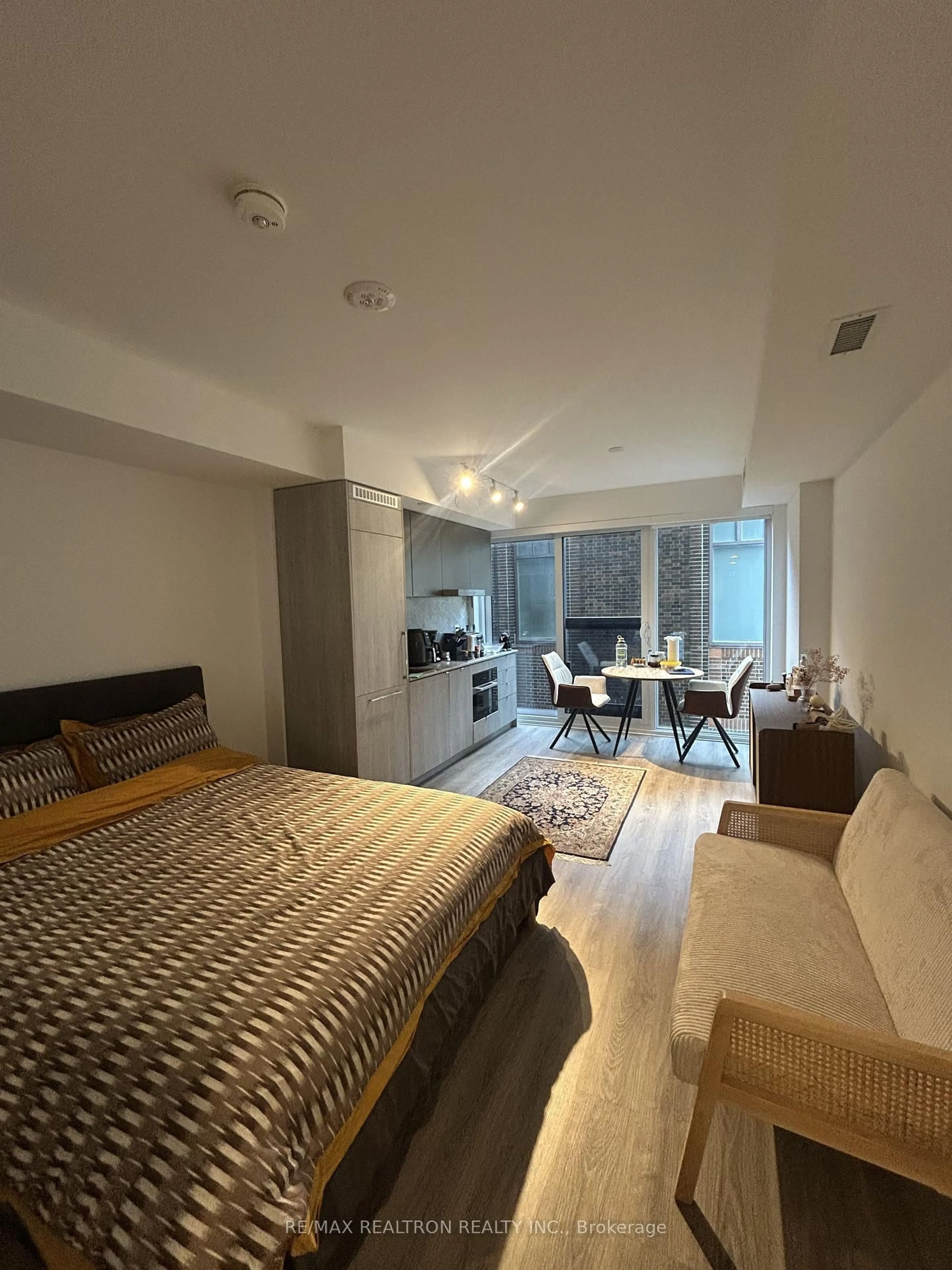 A pic of a room for 771 Yonge St #911, Toronto Ontario M4W 0B8