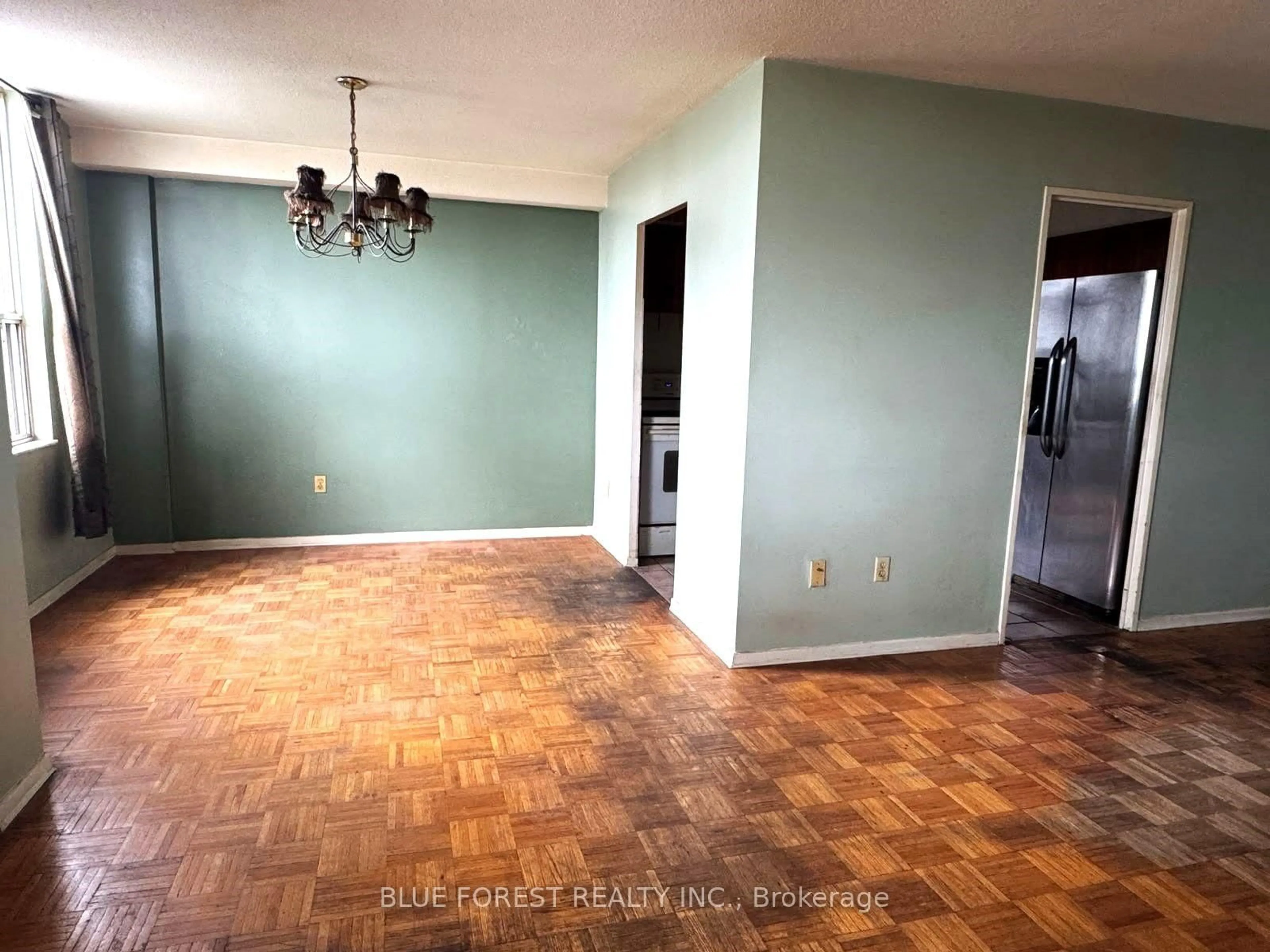 A pic of a room for 5 SHADY Gfwy #1009, Toronto Ontario M3C 3A5