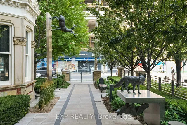 28 Linden St #PH2, Toronto 5