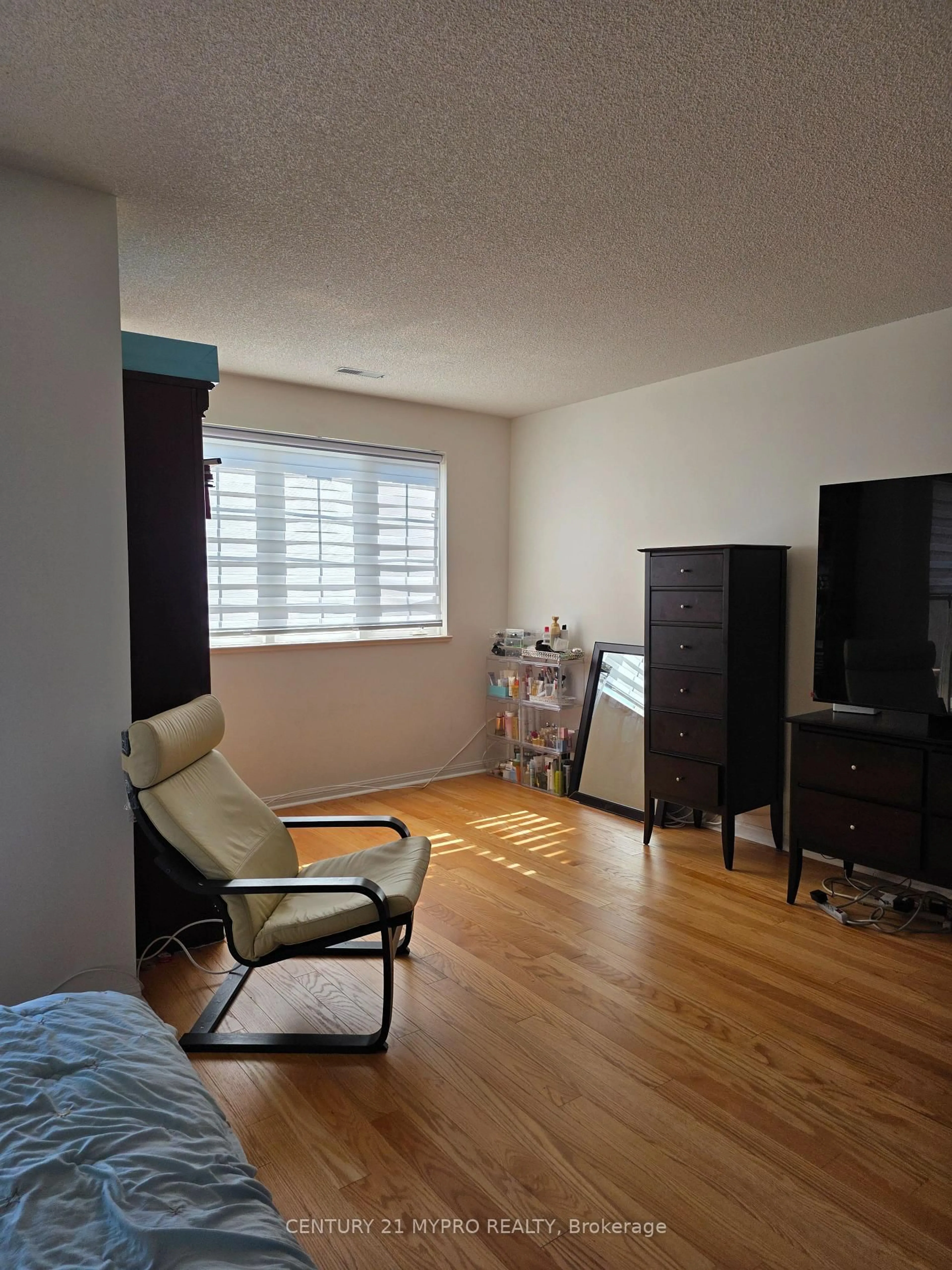 A pic of a room for 221 Grandview Way, Toronto Ontario M2N 6V3
