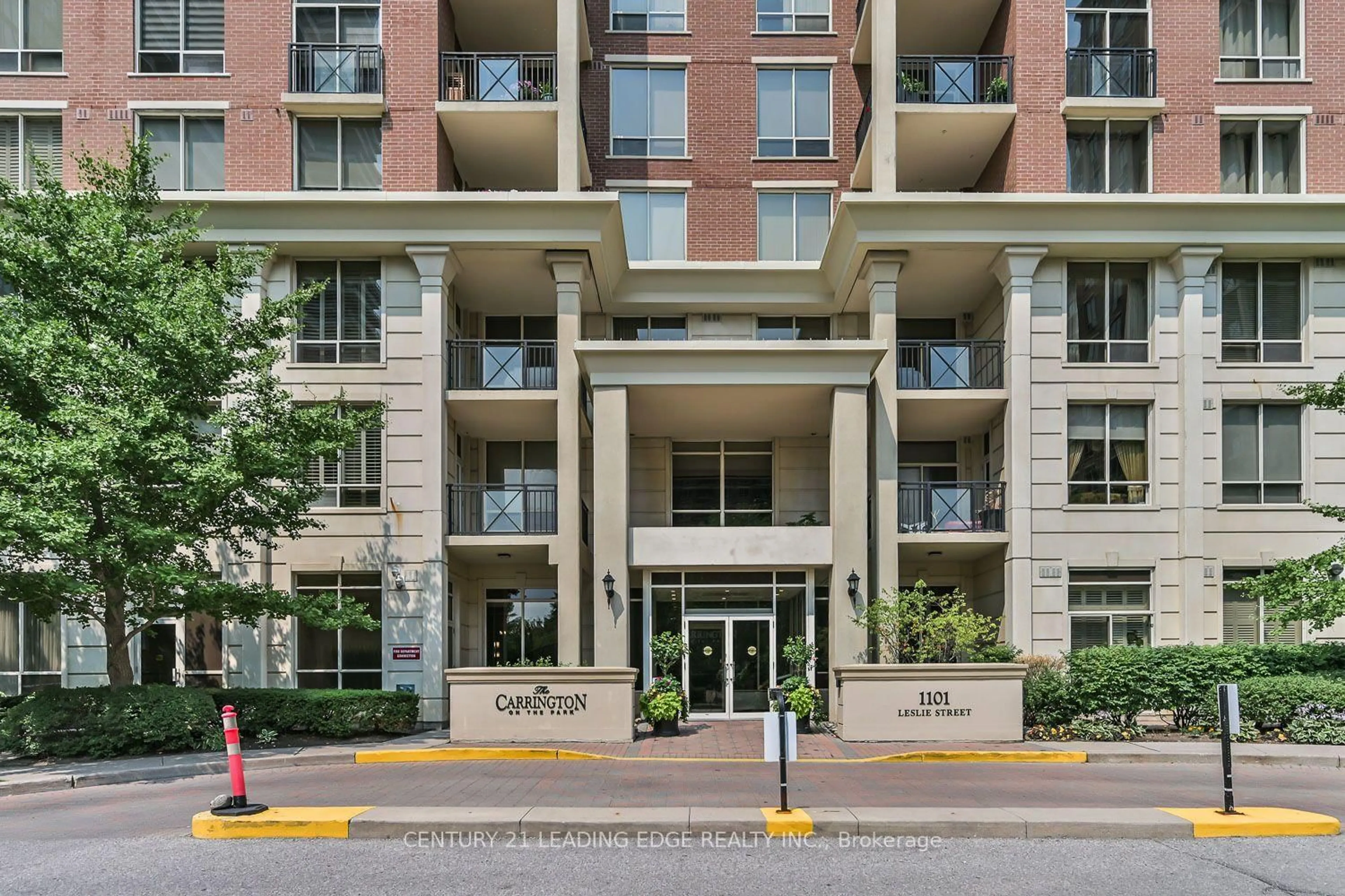 Indoor foyer for 1101 Leslie St #301, Toronto Ontario M3C 4G3