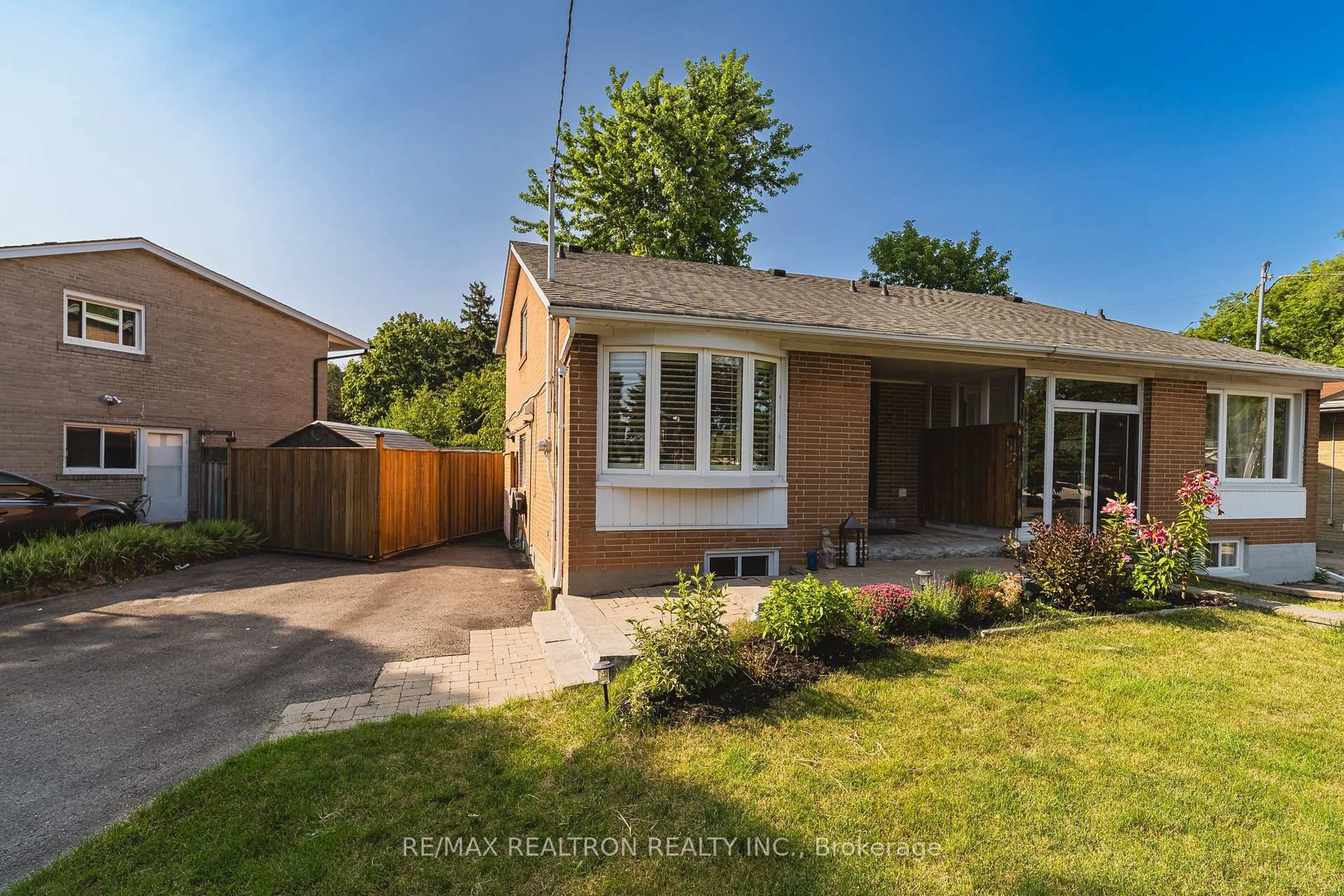 Home with brick exterior material, street for 2 Lynedock Cres, Toronto Ontario M3A 2A8