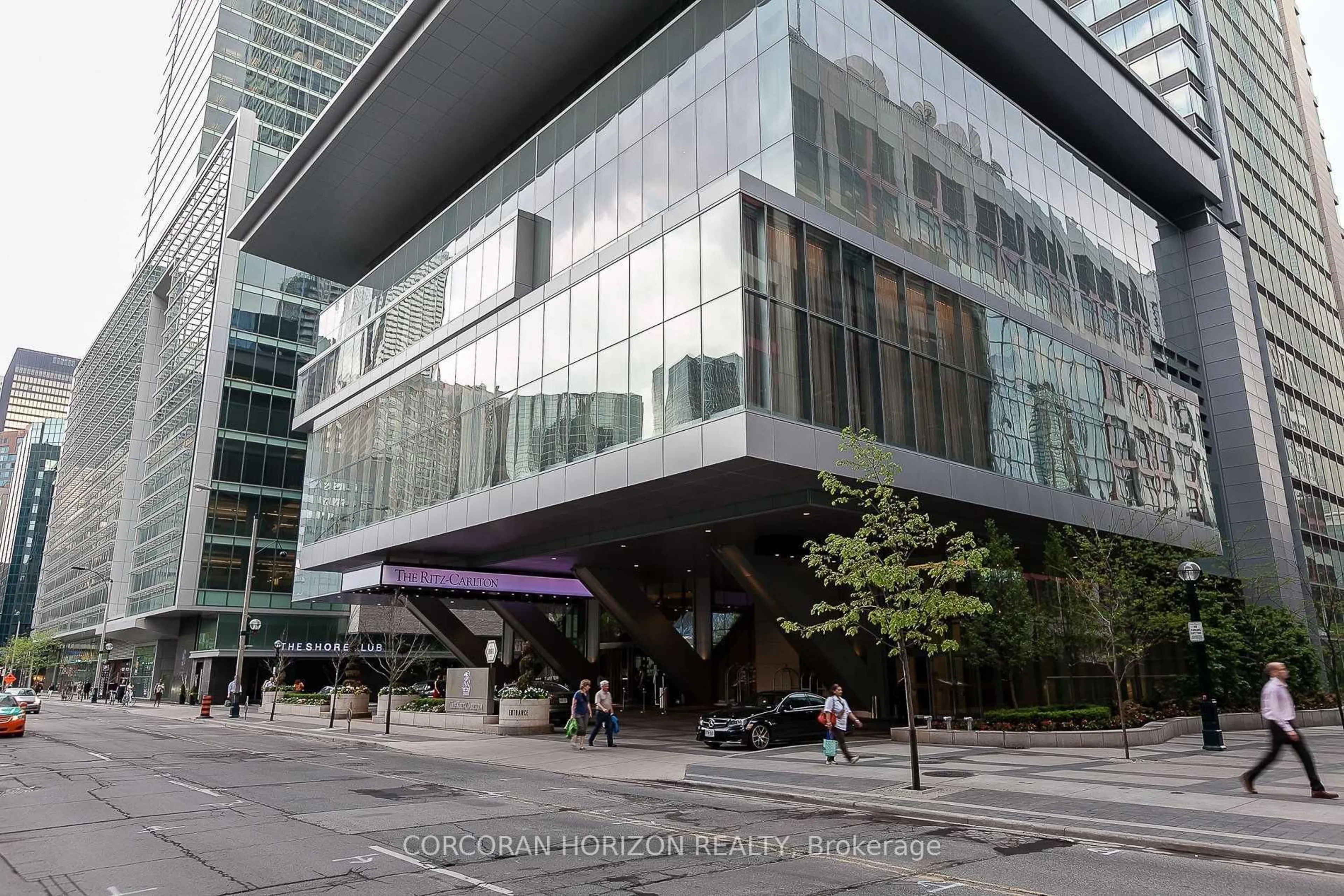 Indoor foyer for 183 Wellington St #3303, Toronto Ontario M5V 0A1