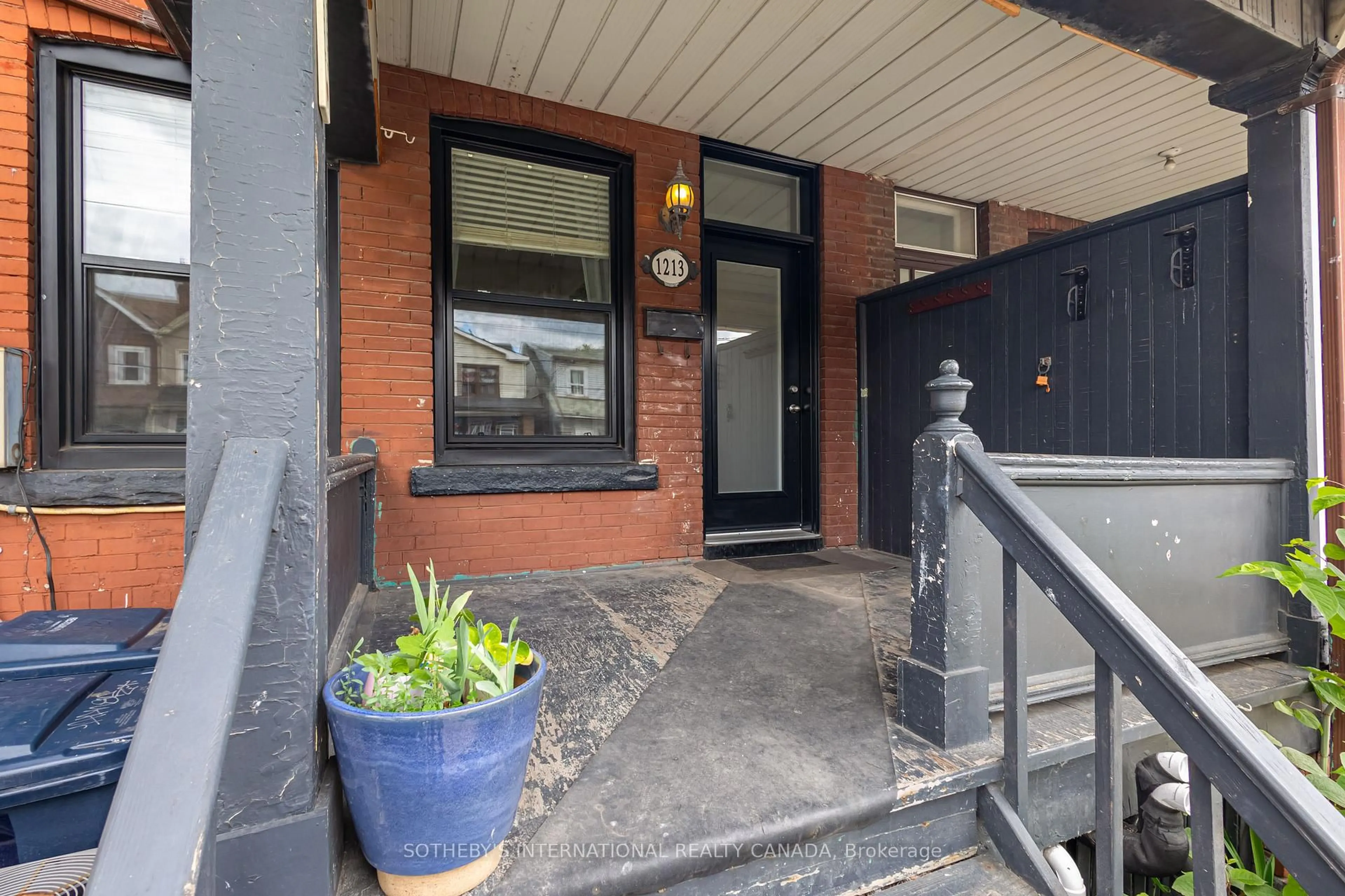 Unknown for 1213 College St, Toronto Ontario M6H 1C1