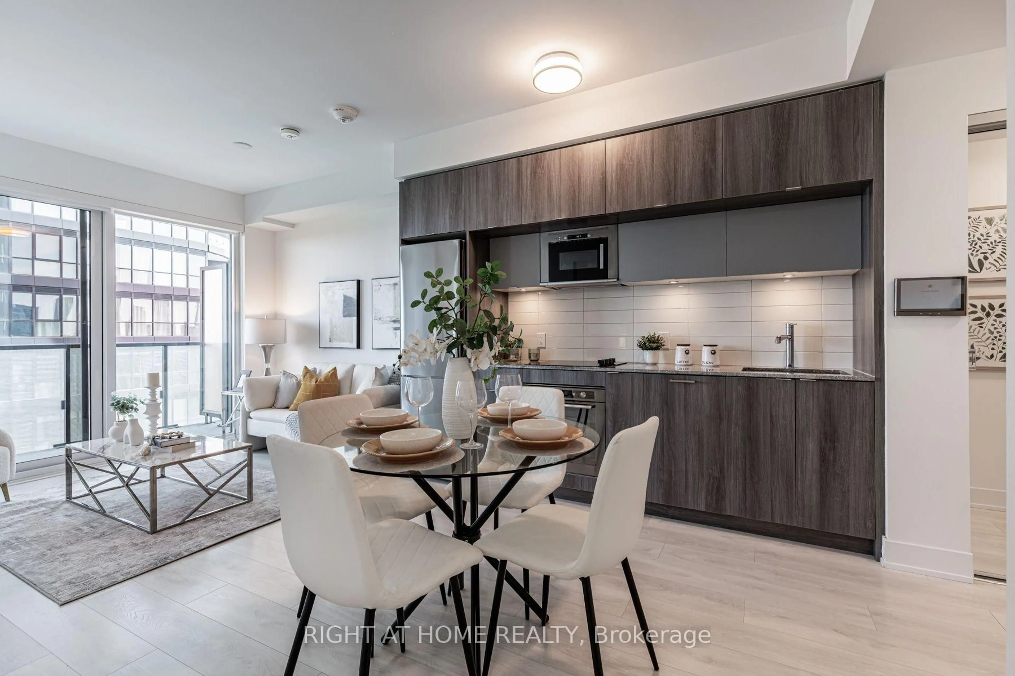 Unknown for 575 Bloor St #3006, Toronto Ontario M4W 0B2