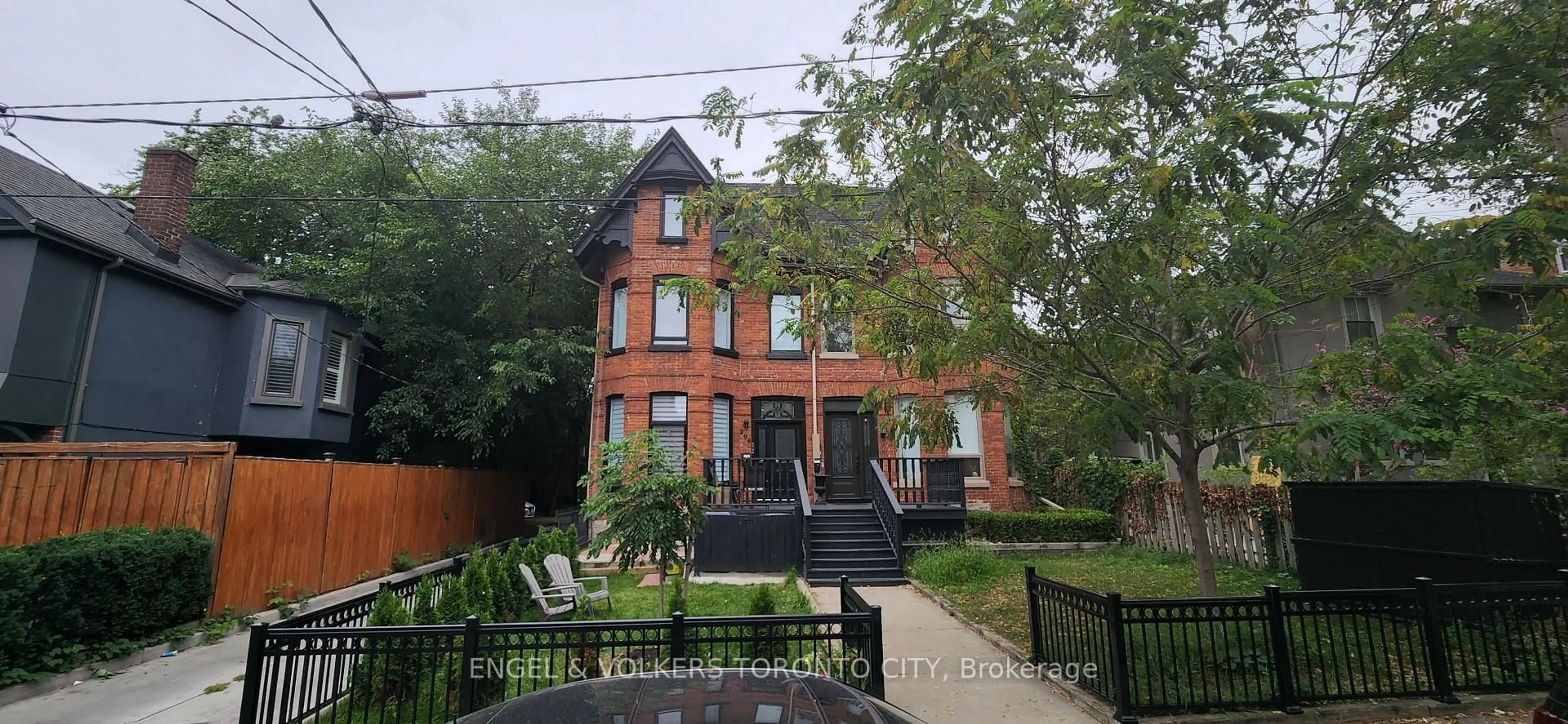 Home with brick exterior material, street for 298 Seaton St, Toronto Ontario M5A 2T7