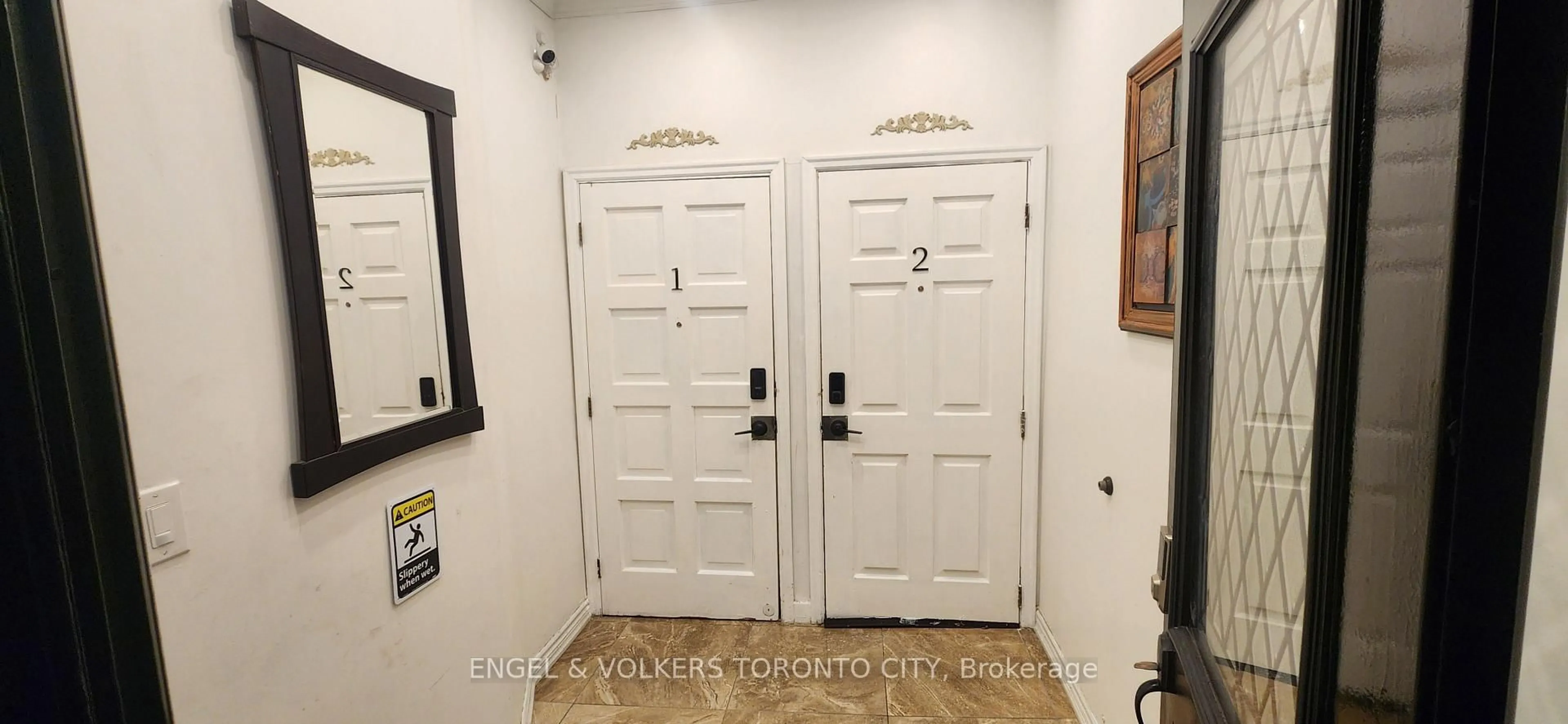 Indoor entryway for 298 Seaton St, Toronto Ontario M5A 2T7