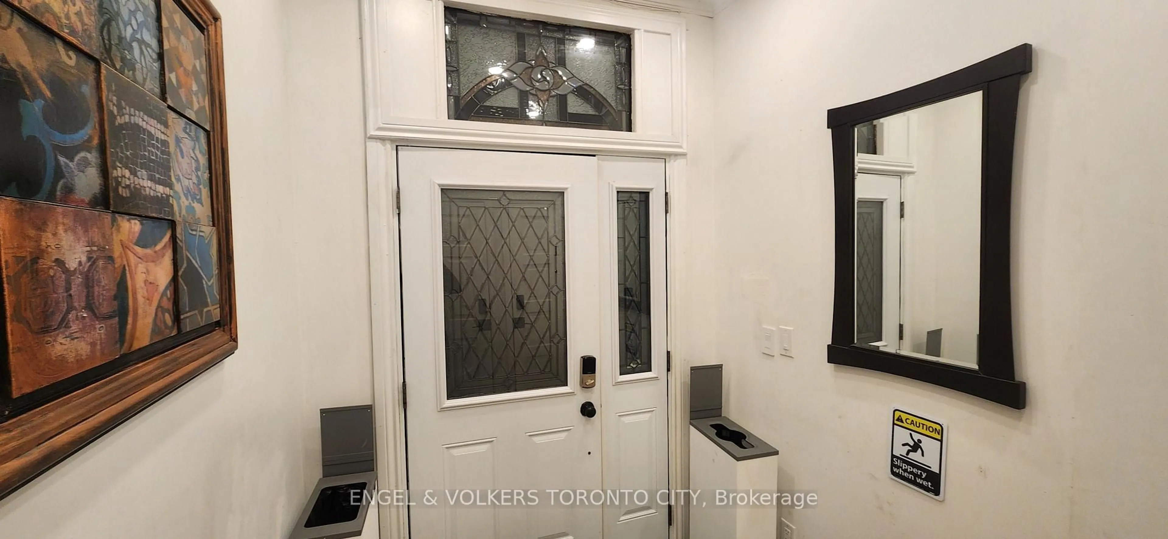 Indoor entryway for 298 Seaton St, Toronto Ontario M5A 2T7