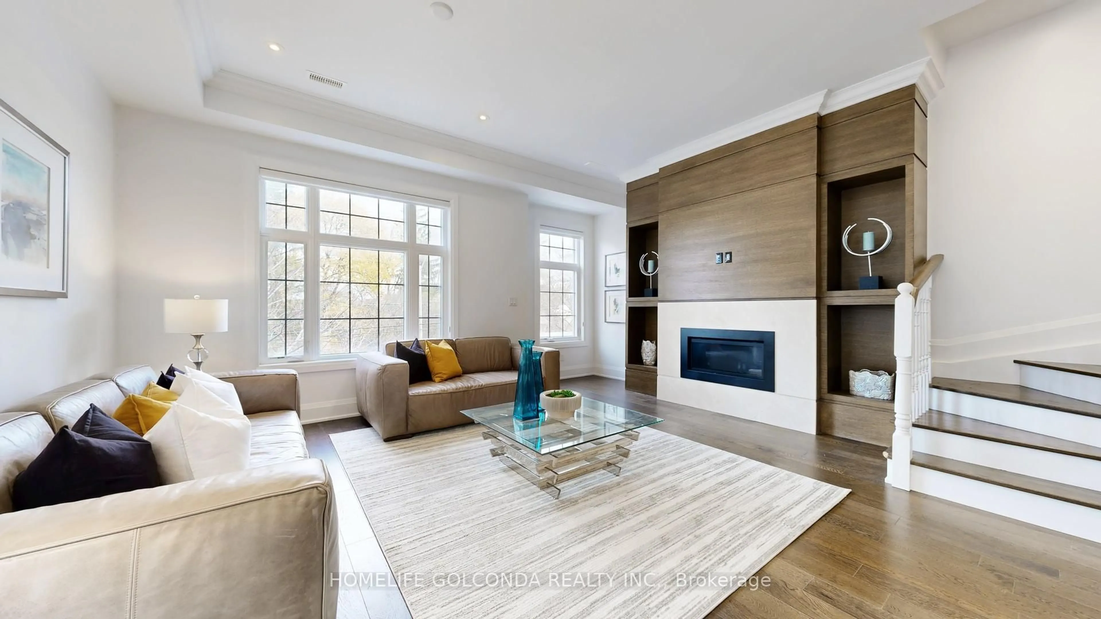 Living room with furniture, unknown for 2466B Bayview Ave, Toronto Ontario M2L 1A7