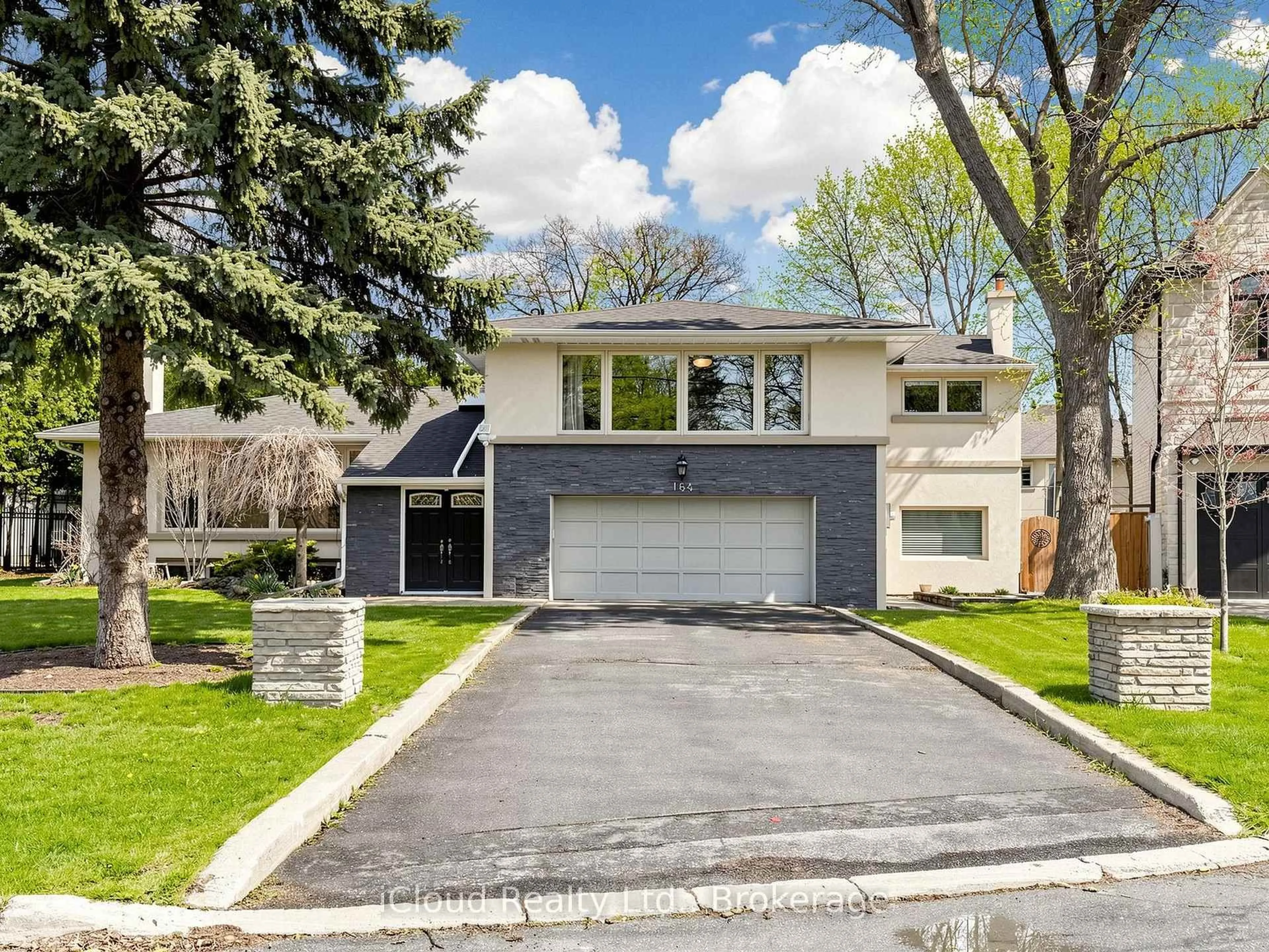 Home with vinyl exterior material, street for 164 Munro Blvd, Toronto Ontario M2P 1C8
