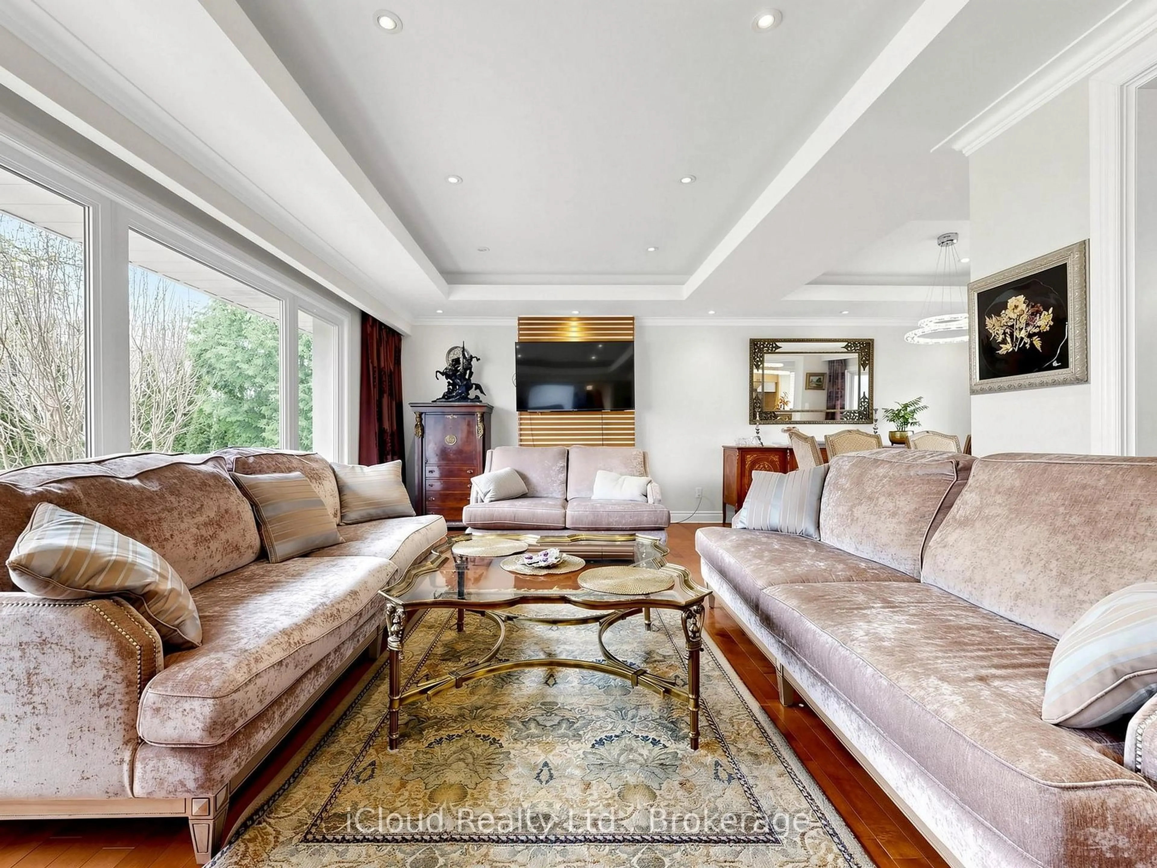 Living room with furniture, unknown for 164 Munro Blvd, Toronto Ontario M2P 1C8