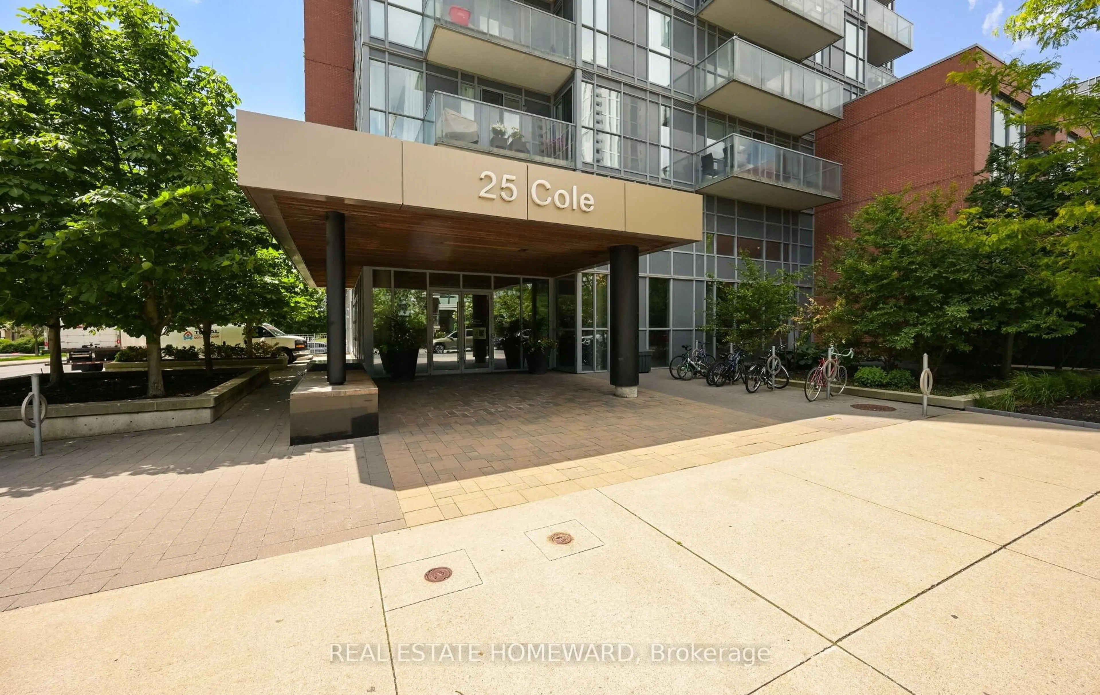 Indoor foyer for 25 Cole St #926, Toronto Ontario M5A 4M3