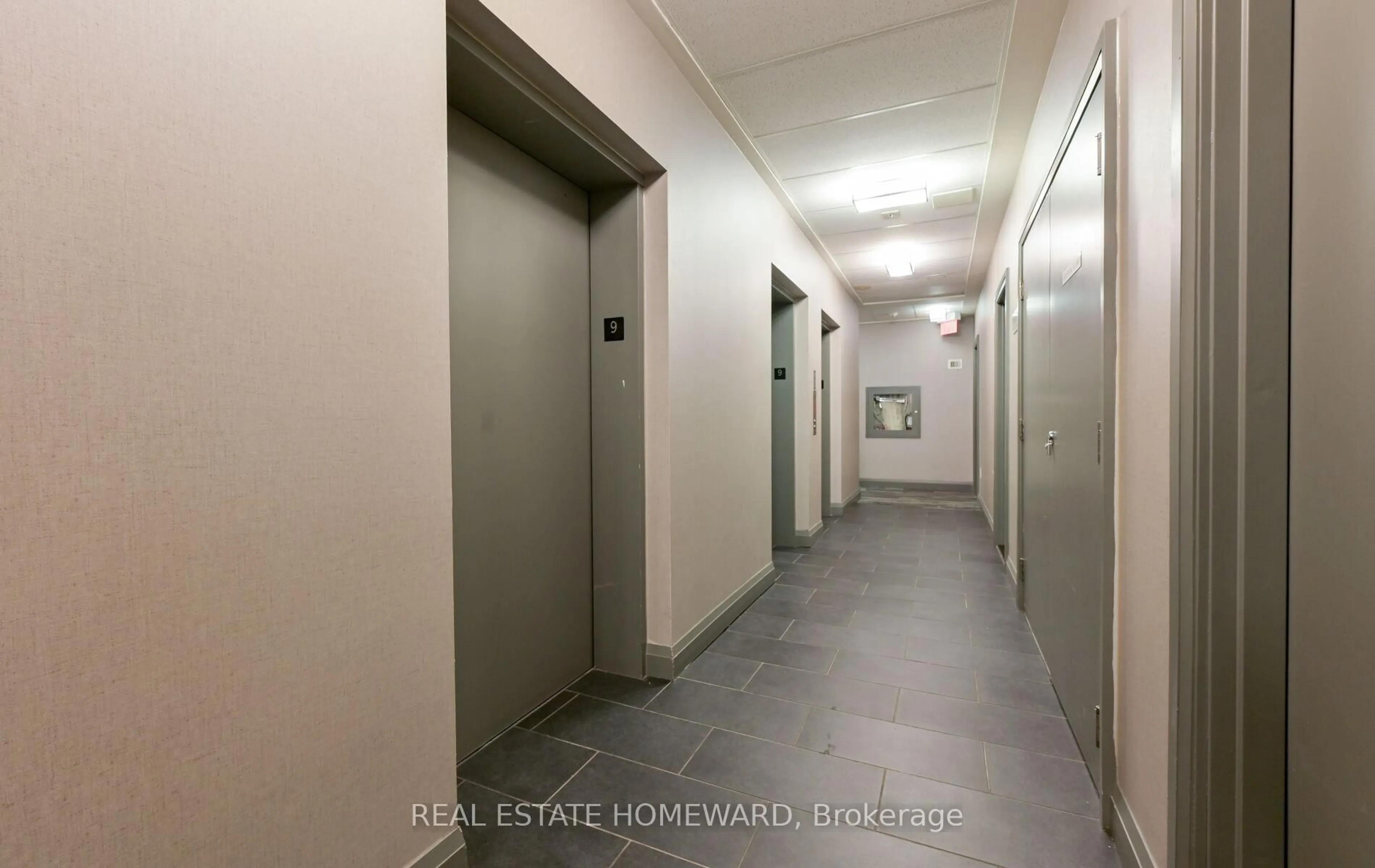 Indoor foyer for 25 Cole St #926, Toronto Ontario M5A 4M3