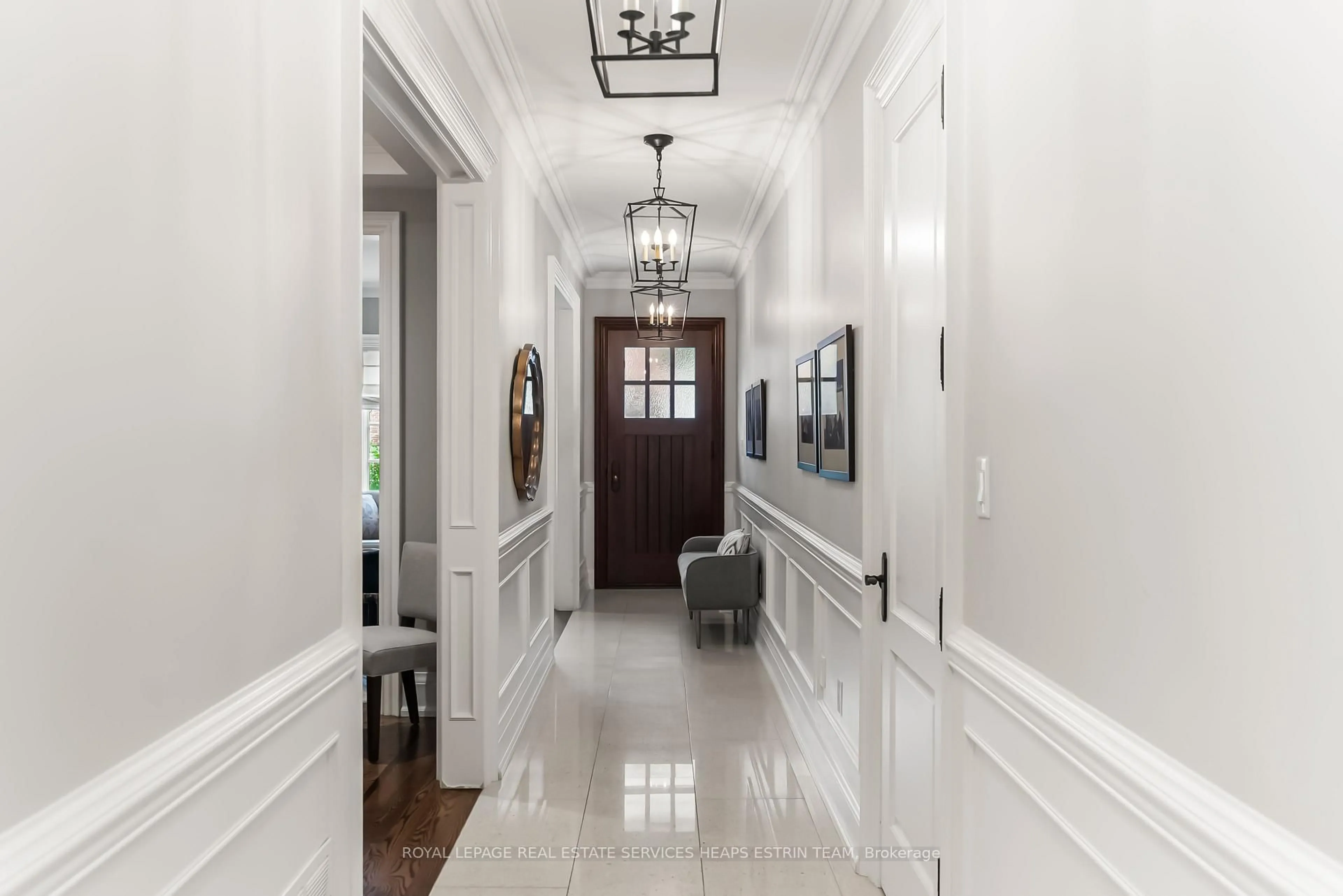 Indoor entryway for 151 Sutherland Dr, Toronto Ontario M4G 1H8
