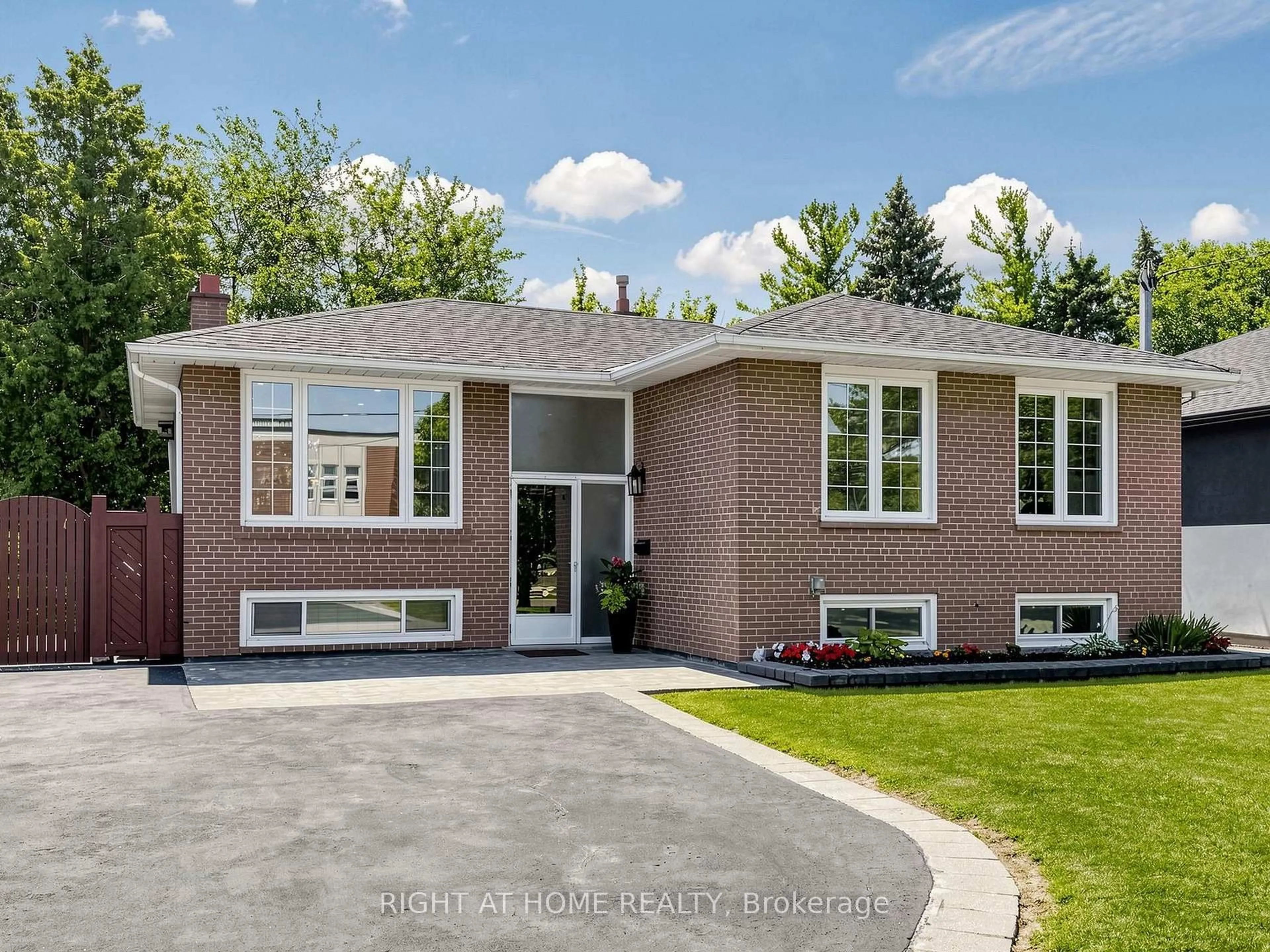 Home with brick exterior material, street for 305 Pleasant Ave, Toronto Ontario M2R 2R2